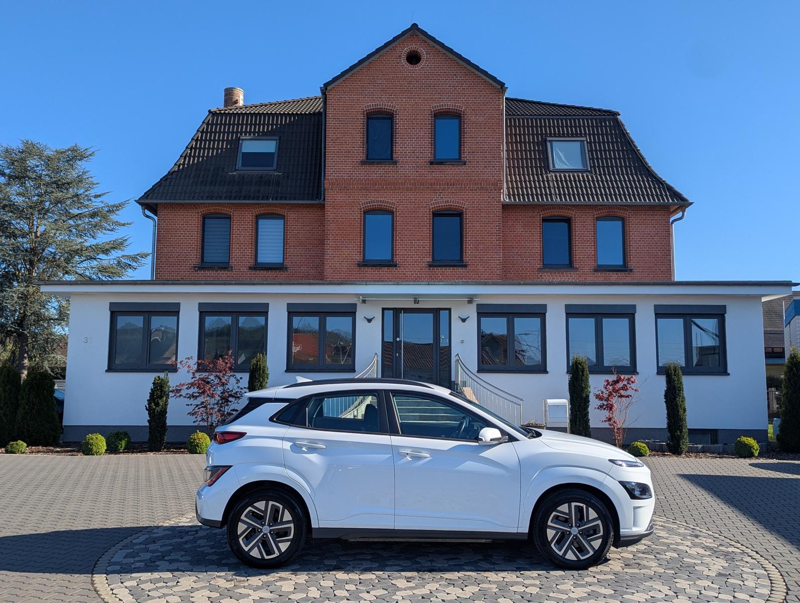 Hyundai Kona Elektro Select ACC SHZ LHZ CAM Smart-Link