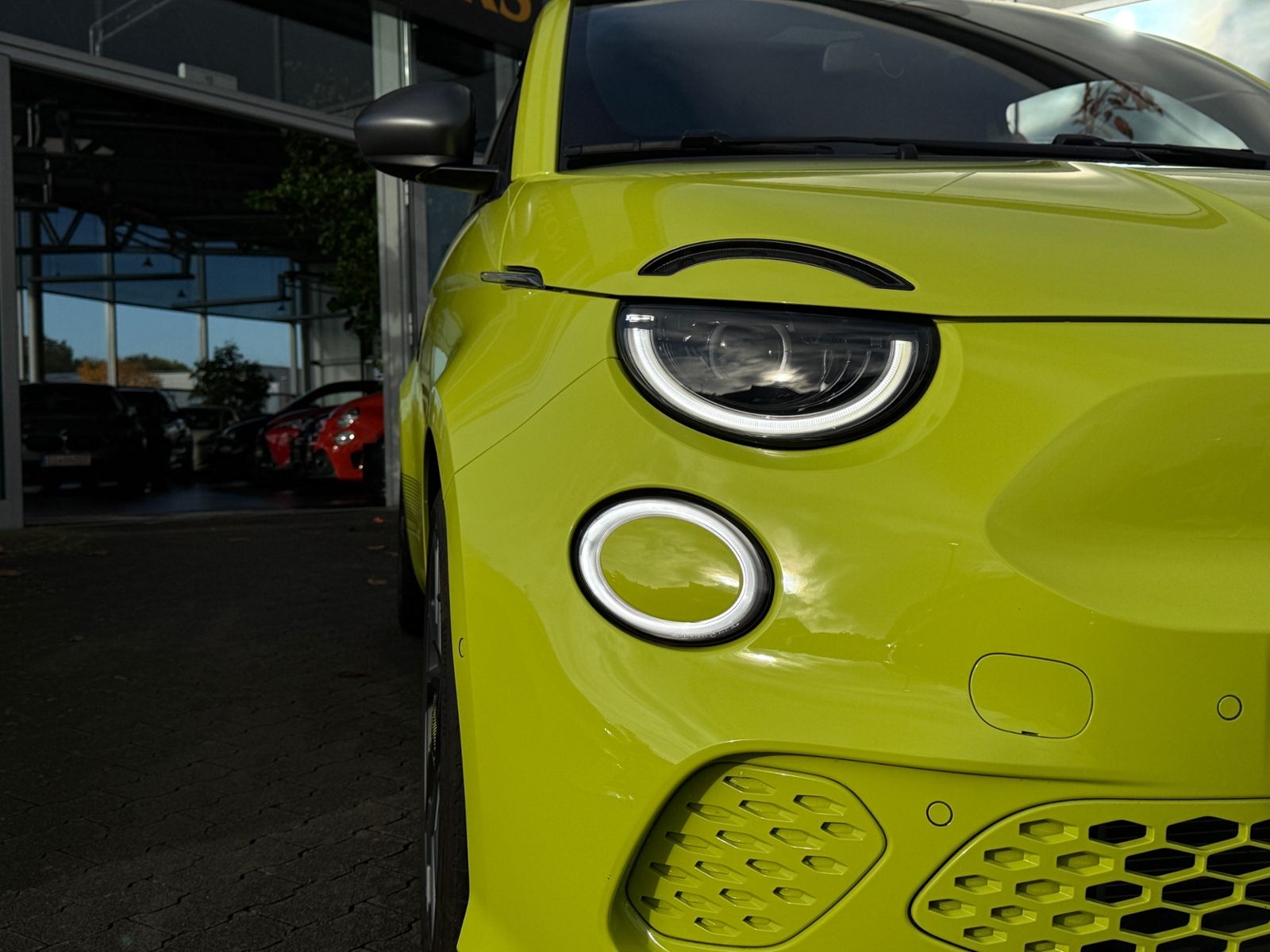 Fahrzeugabbildung Abarth 500e 42kWh Scorpionissima PANO KAM LED