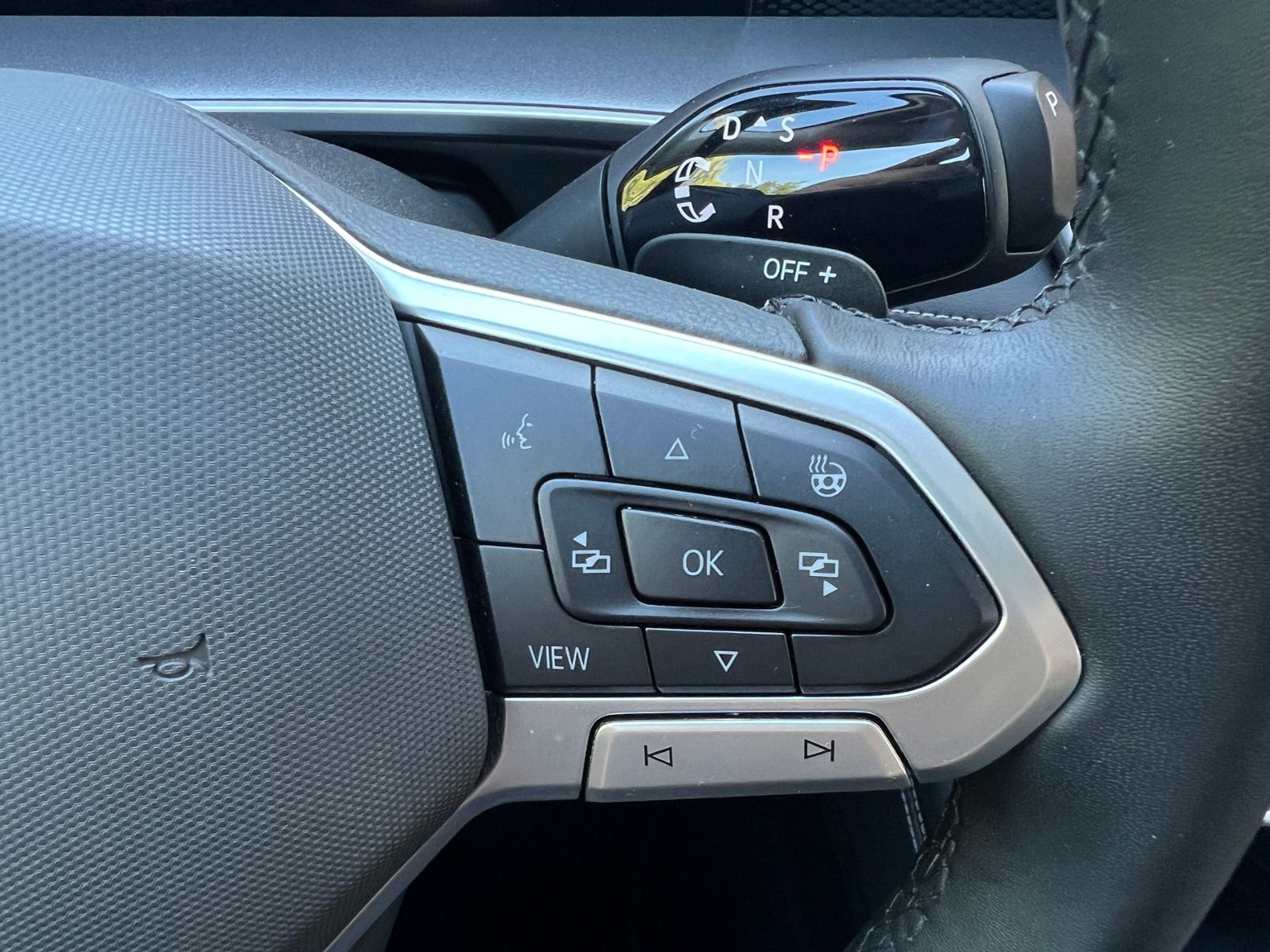 Fahrzeugabbildung Volkswagen Tayron LIFE 1.5 eTSI DSG *AHK, 7-Sitzer, LED, AC