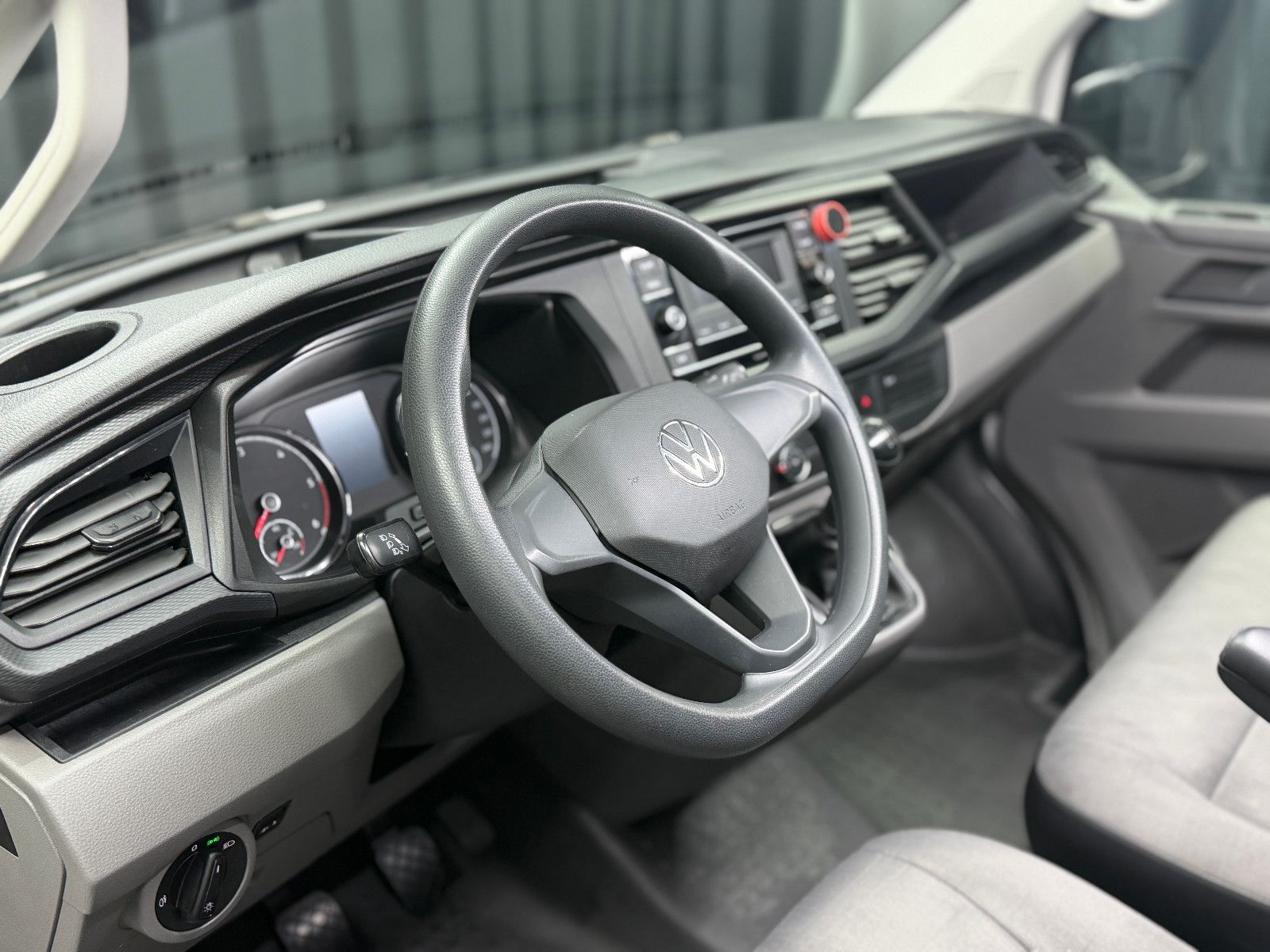 Fahrzeugabbildung Volkswagen T6.1 Transporter Kasten lang FWD|AC|PDC