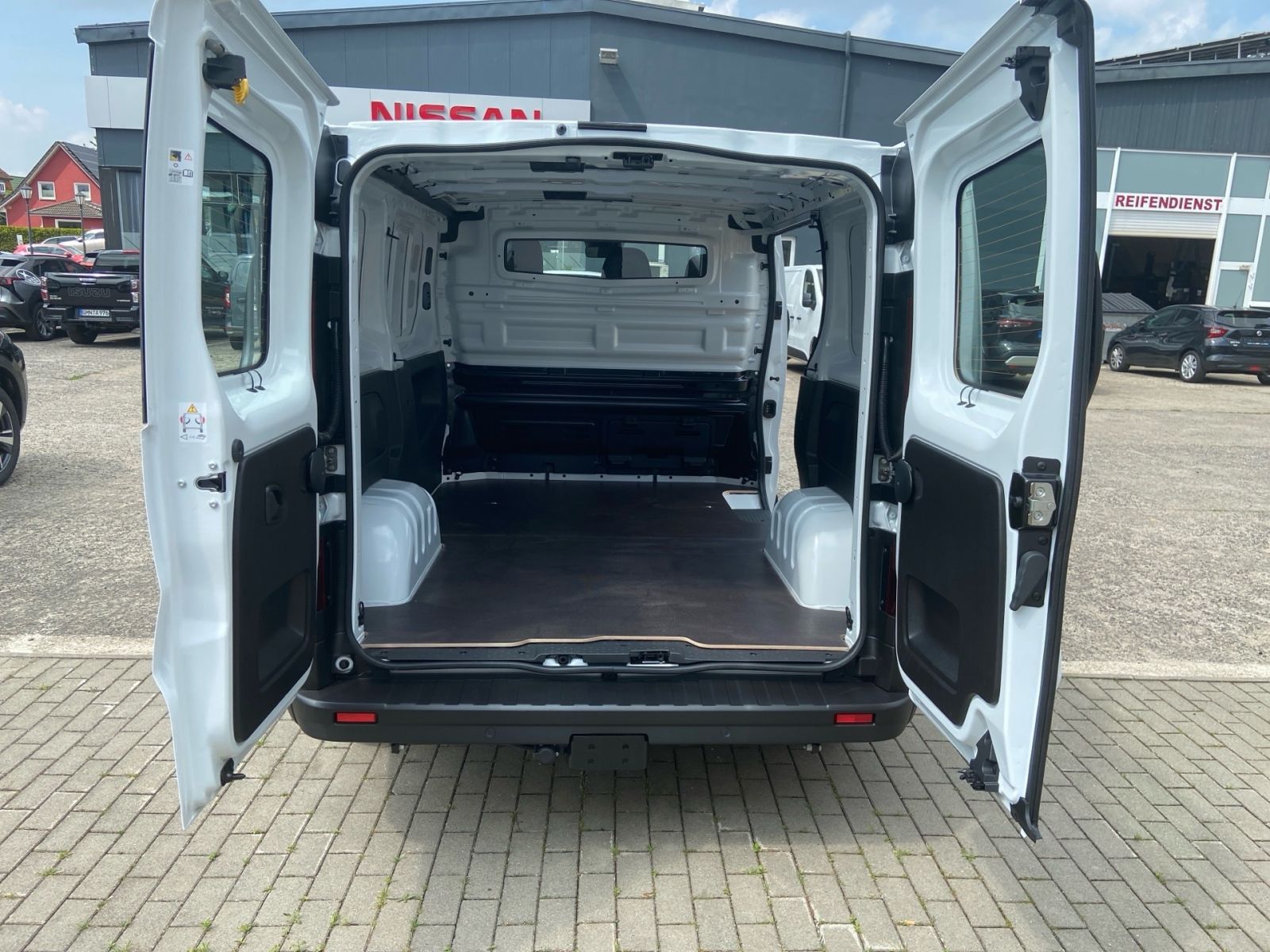 Fahrzeugabbildung Nissan Primastar Kastenwagen L1H1 3,0t N-Connecta AHK L