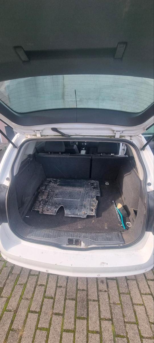 Opel Astra 2009 — photo 12
