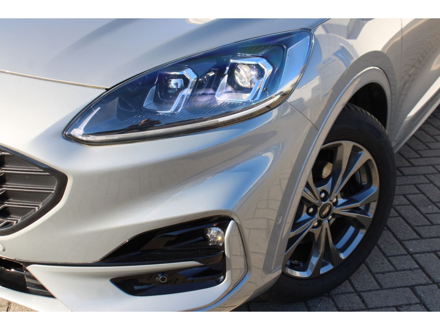 Fahrzeugabbildung Ford Kuga ST-Line X LED AHK Navi GJR Pano  RFK VZE TW