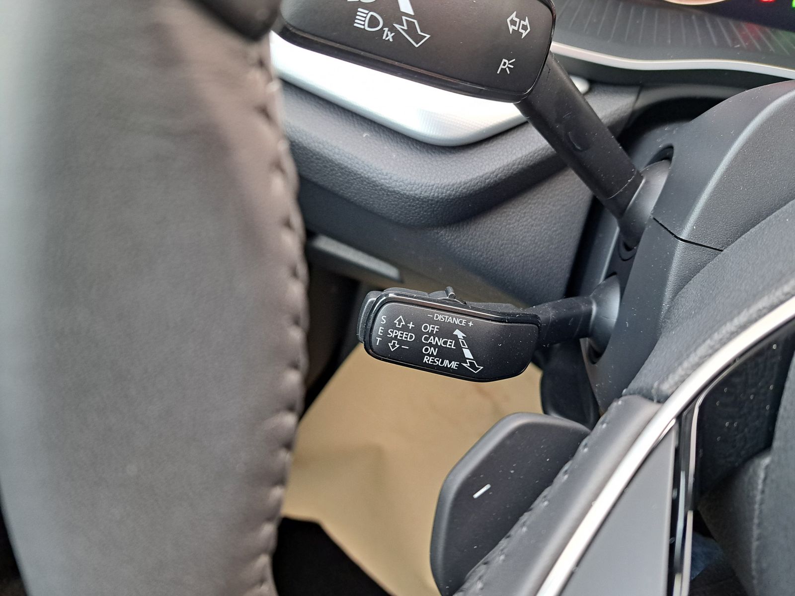 Fahrzeugabbildung SKODA Octavia 2.0 TDI Selection LED KAMERA SITZHEIZUNG