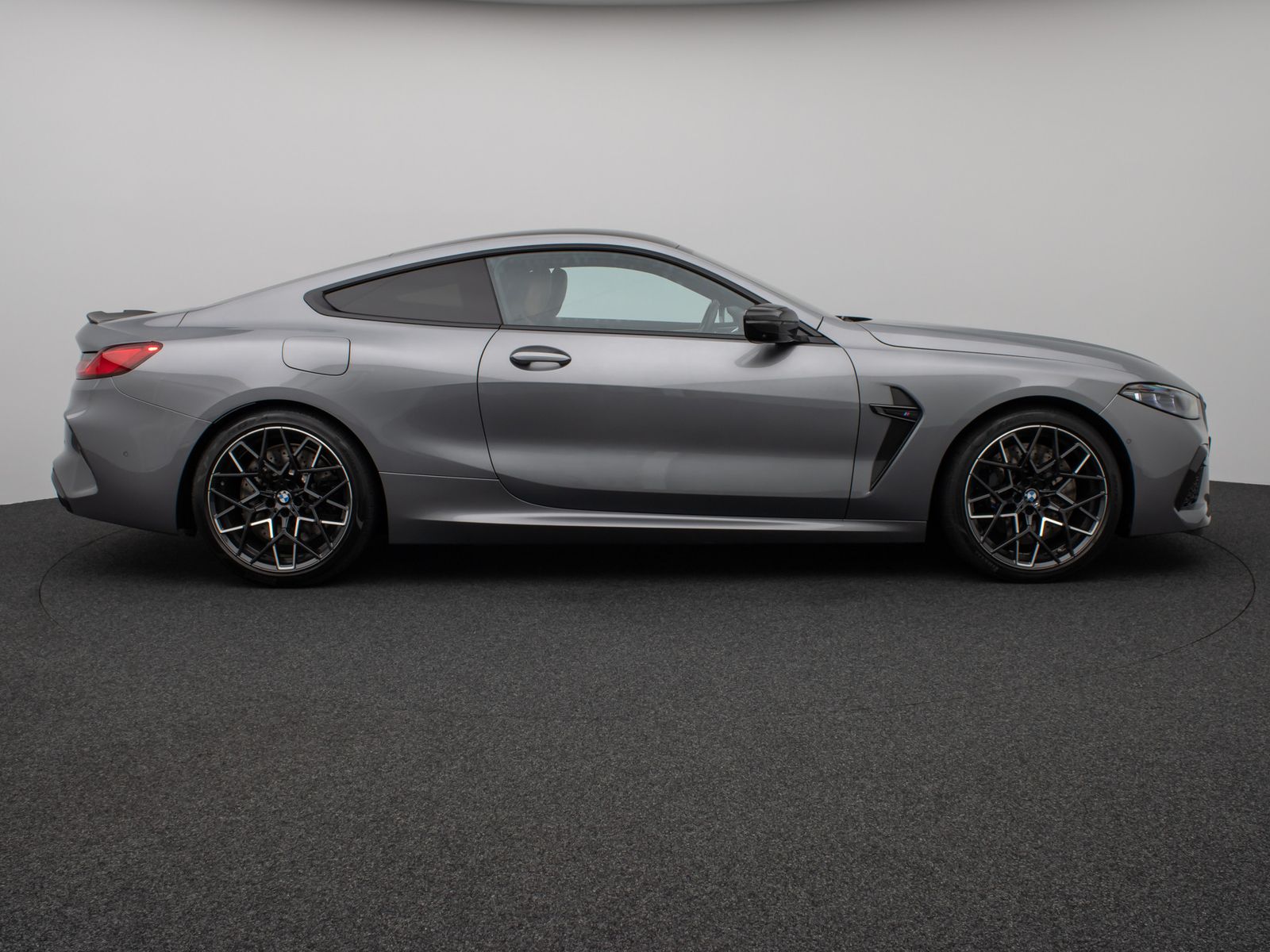 Fahrzeugabbildung BMW M8 Competition xD Coupé 360°Laser SoftCl DispKey