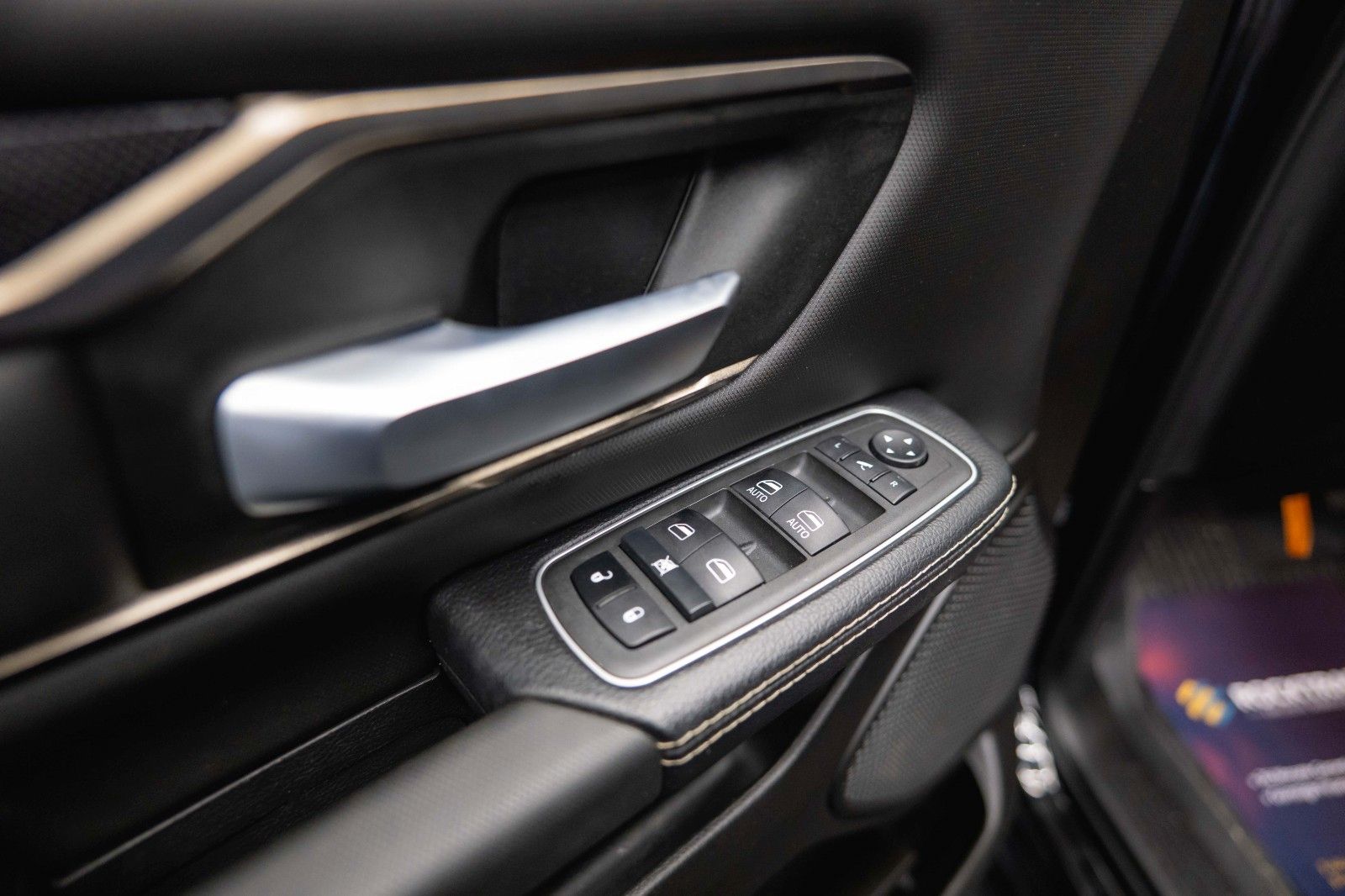 Fahrzeugabbildung Dodge RAM 5.7 V8 HEMI 4x4 Offroad BLACK EDITION  LPG