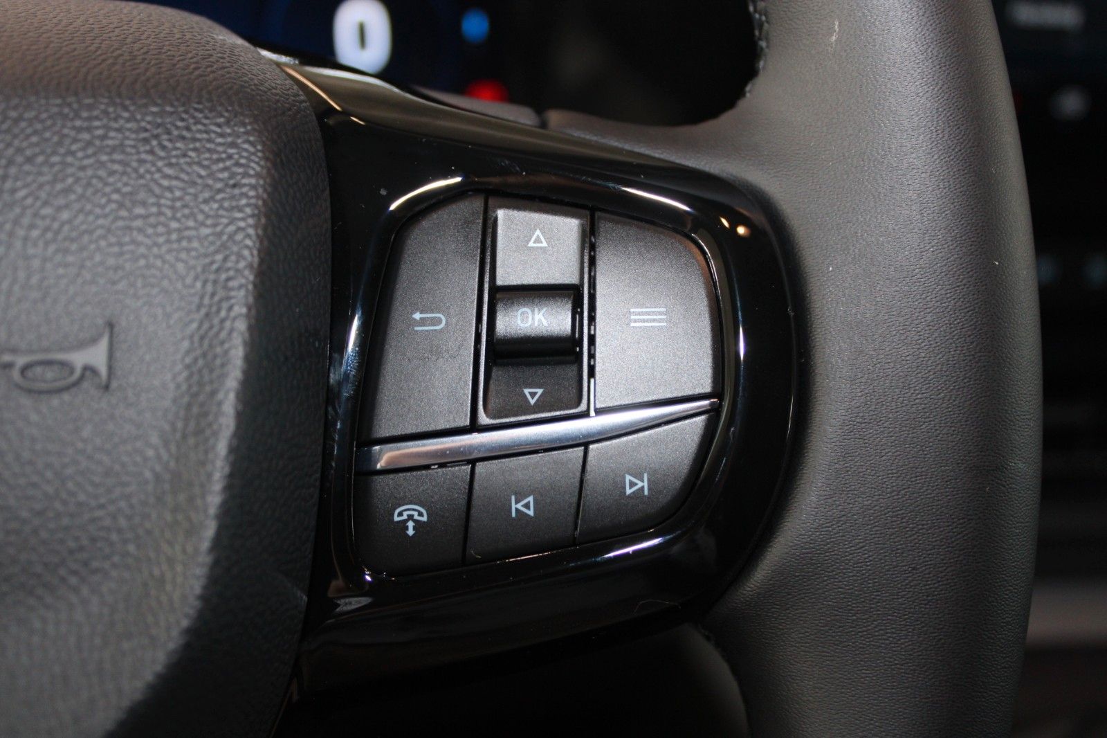 Fahrzeugabbildung Ford Tourneo Custom L1 TREND 8-Sitze LED NAVI CAM uvm