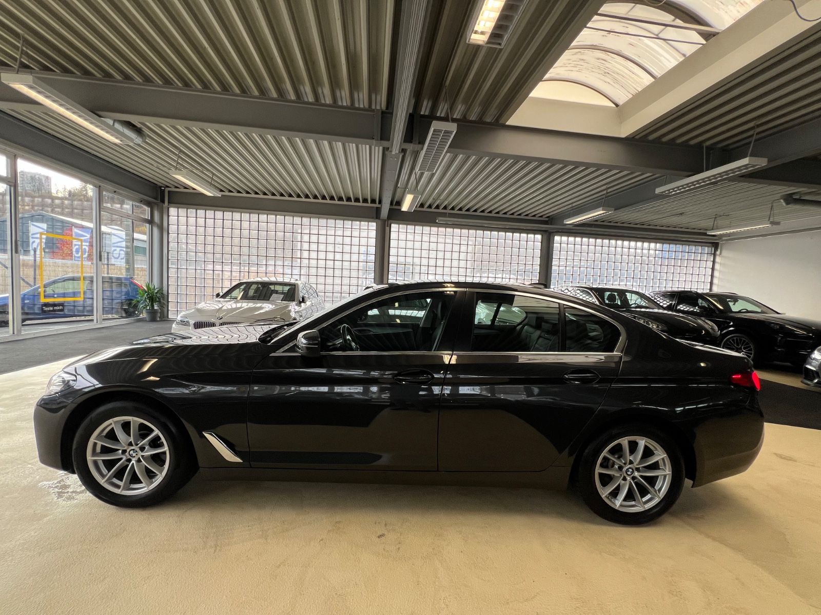 Fahrzeugabbildung BMW 520 d Lim. Mild Hybrid *SITZHEIZUNG & BELÜFTUNG*