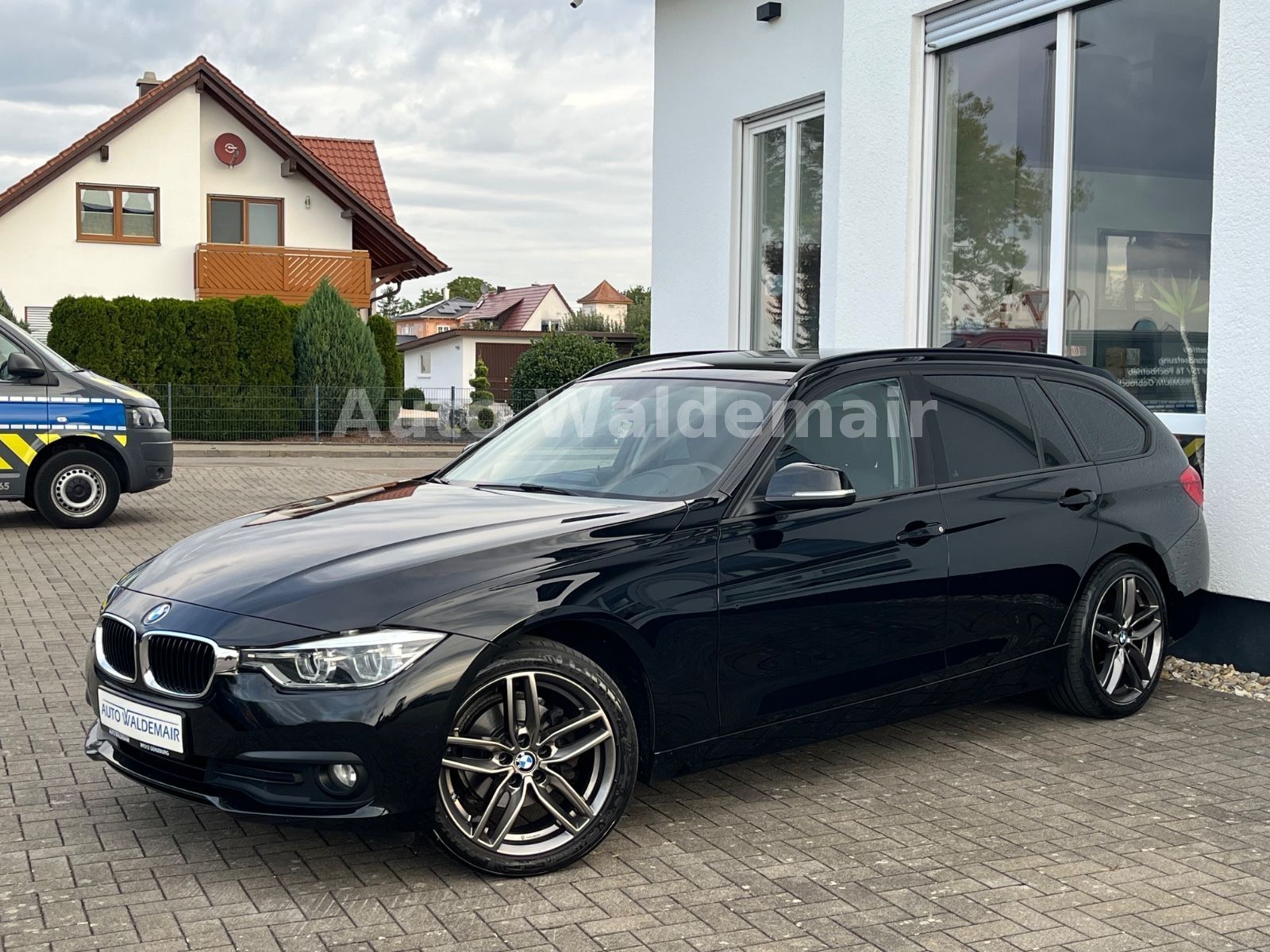 BMW 318d Touring LCI Sitzhzg LED Navi el. Heckklappe