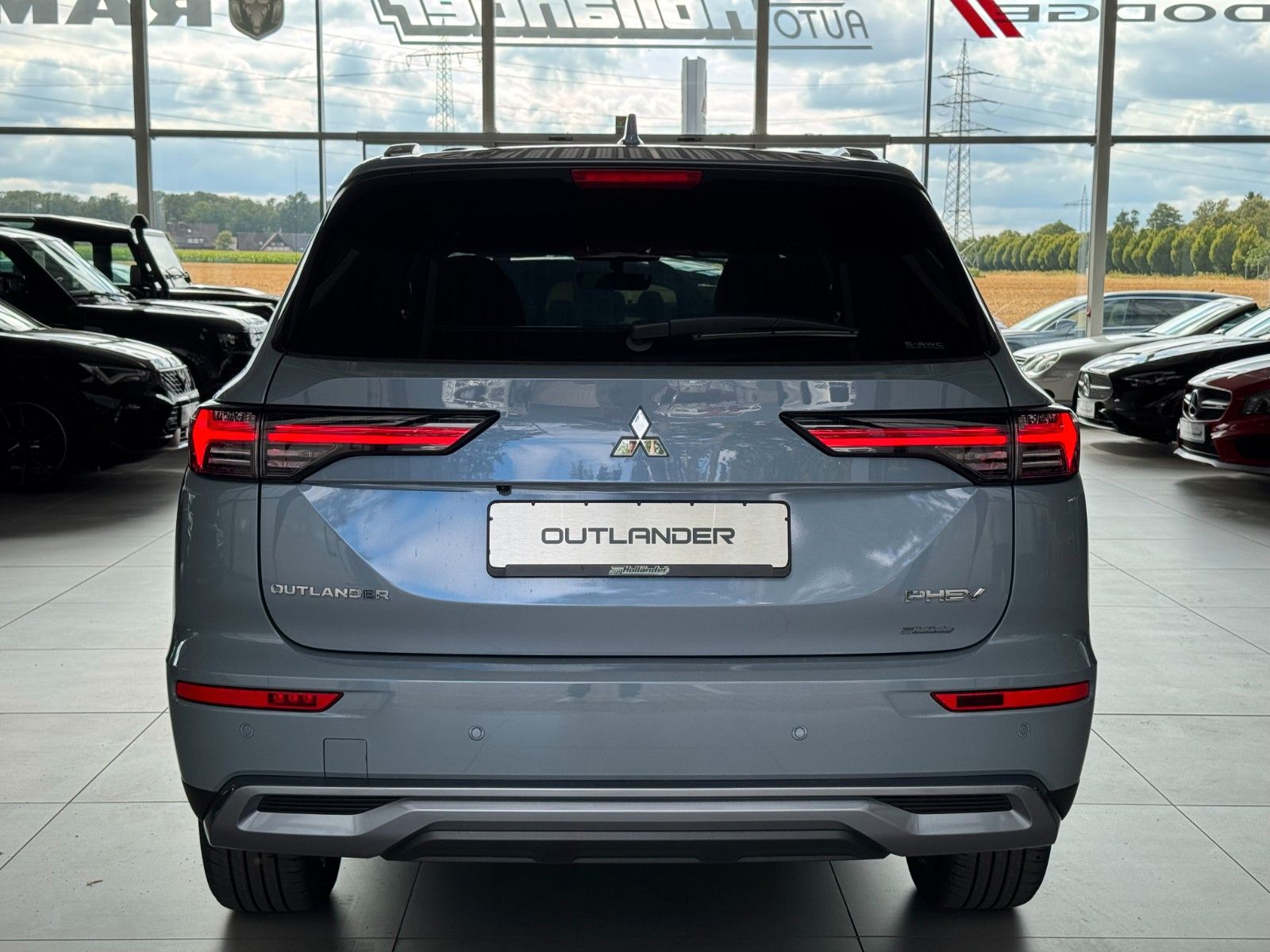 Fahrzeugabbildung Mitsubishi Outlander 2.4 PHEV 4WD Select