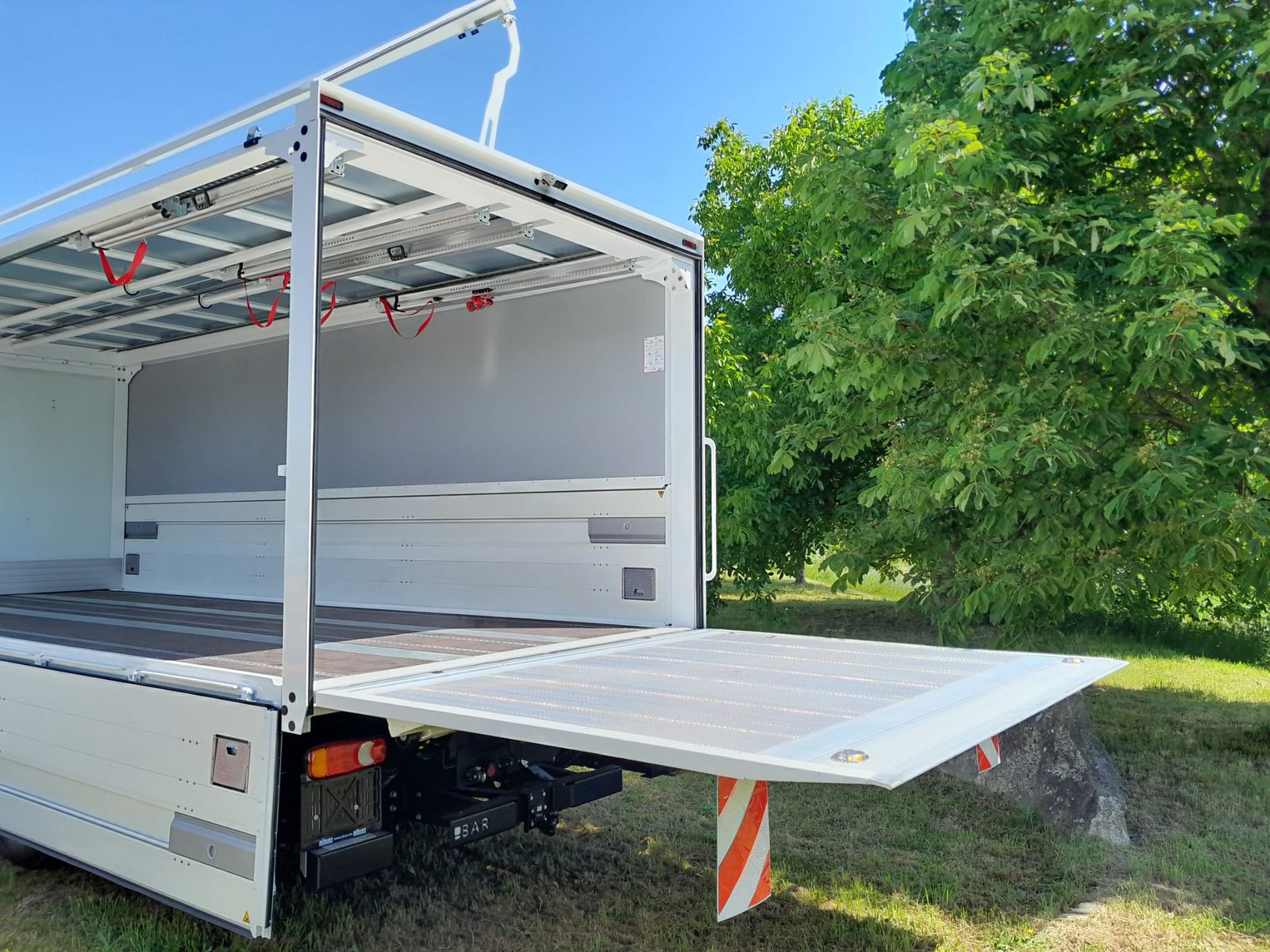 Fahrzeugabbildung DAF FA XB 290 16t Swing-Board-Aufbau