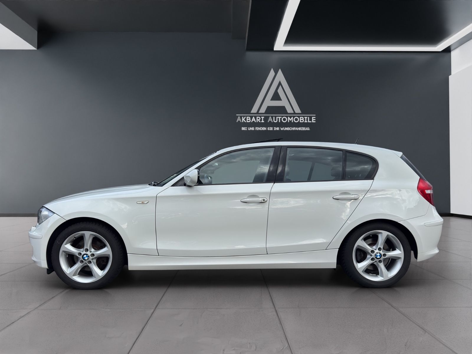 Fahrzeugabbildung BMW 120d Limousine*Automatik*Bi-Xenon*Schiebedach*