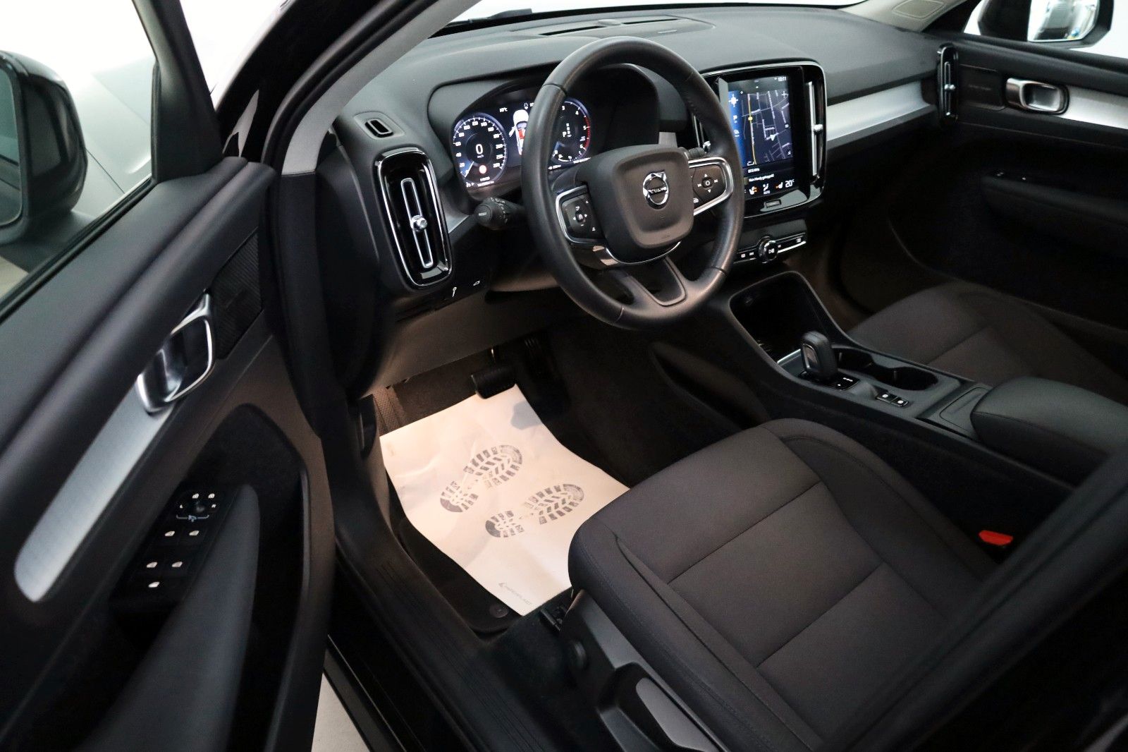 Fahrzeugabbildung Volvo XC40 Momentum Pro,Navi,LED,SH,Kamera,H&K,Carplay