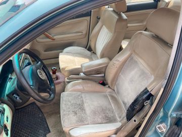 Bild 7 VW Passat 1.8 Lim. *KLIMAAUTO*TEILLEDER*EXPORT*