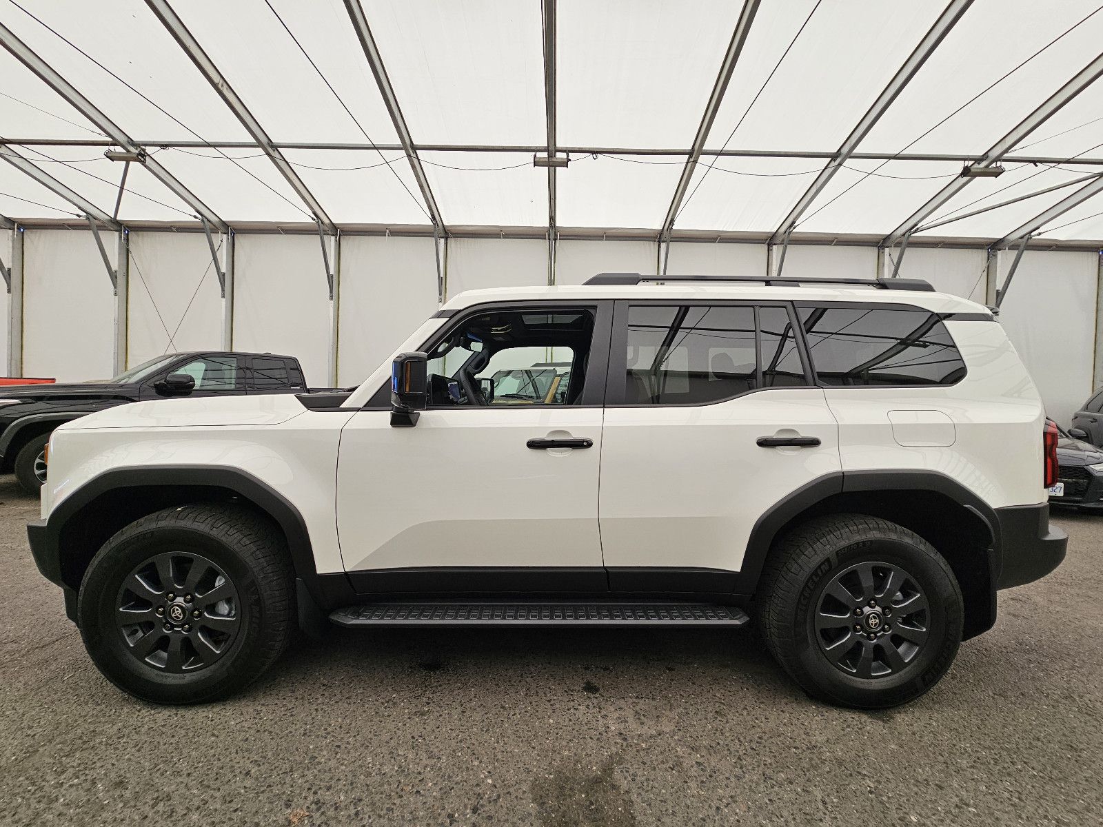 Fahrzeugabbildung Toyota Land Cruiser Premium Hybrid T1 72.000EUR! Stock!