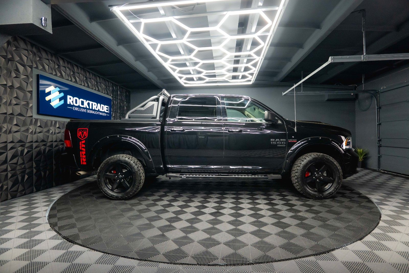 Fahrzeugabbildung Dodge RAM 5.7 V8 HEMI 4x4 OFFROAD Night-Paket *LED*AHK