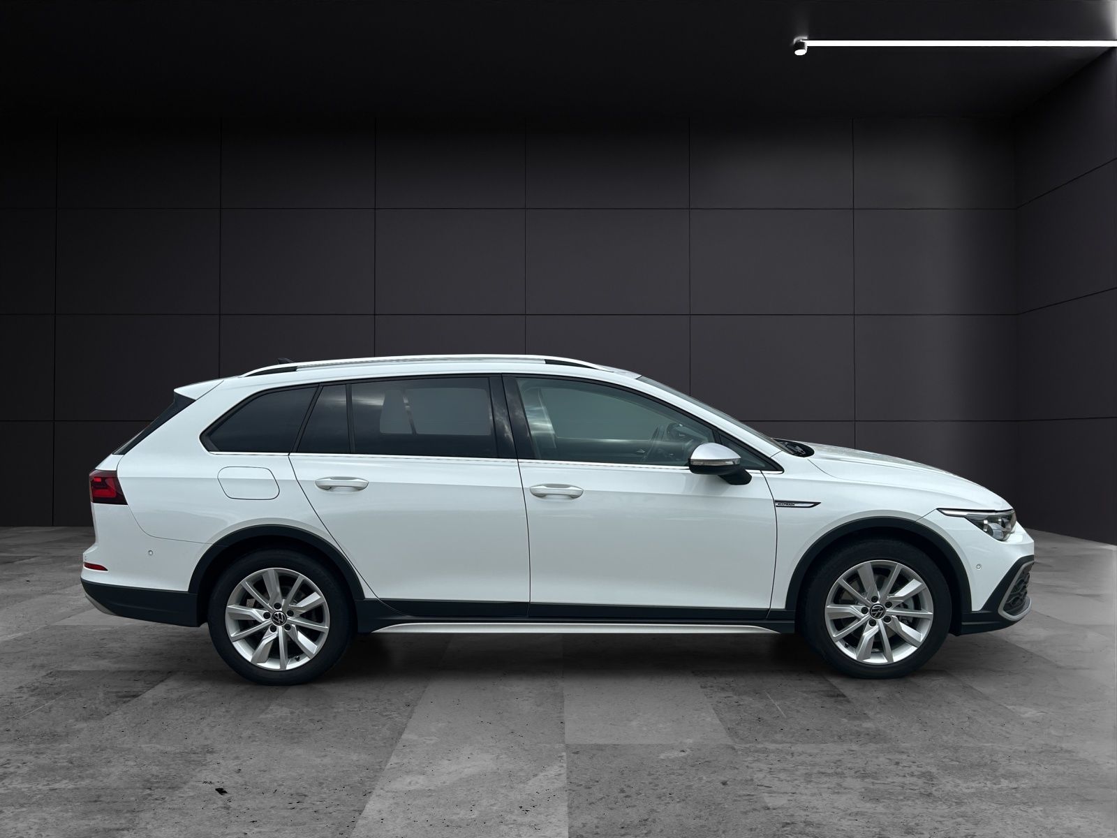 Fahrzeugabbildung Volkswagen Golf VIII Variant Alltrack TDI DSG IQ Light ACC