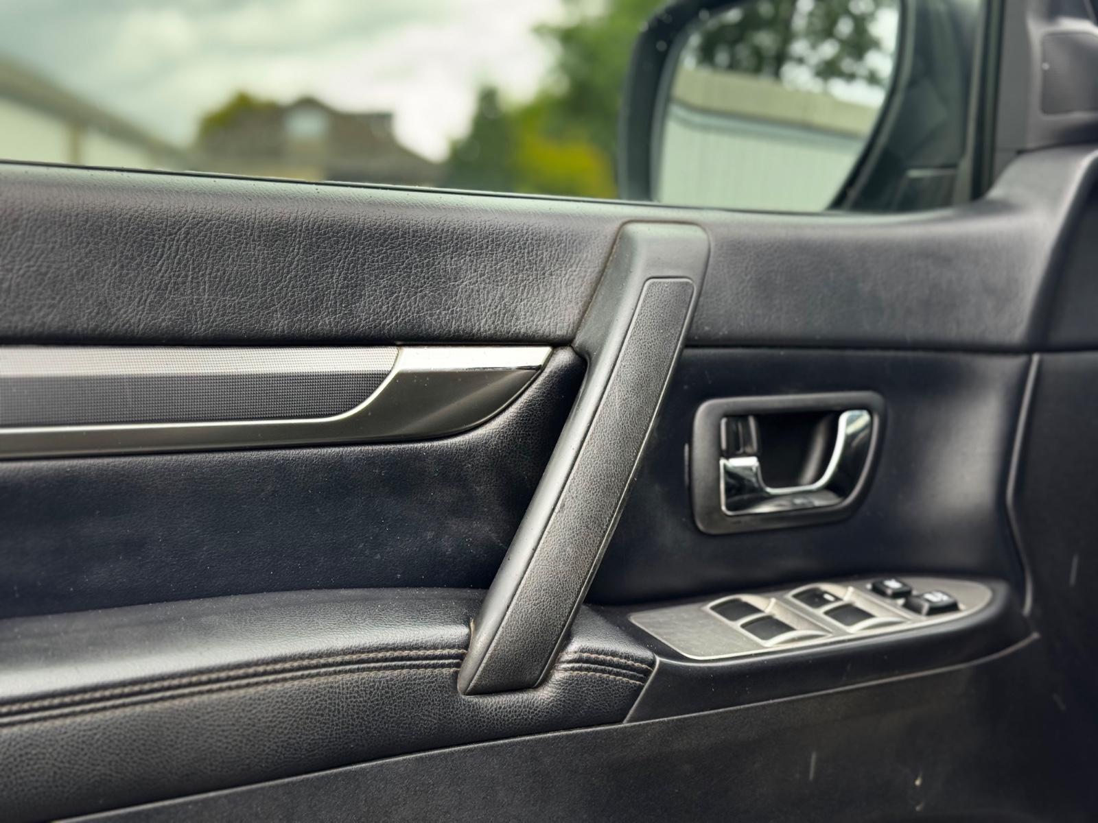 Mitsubishi Pajero 3.2 DI-D Intense | 170 ch | BVA | 7 places | Cuir | Sièges chauffants | Attelage | Galerie de toit