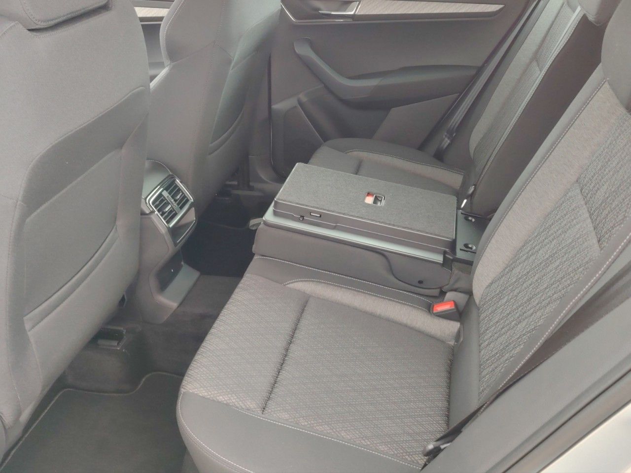 SKODA Karoq Selection Style TSI DSG – 5 Jahre Garantie - Bild 14