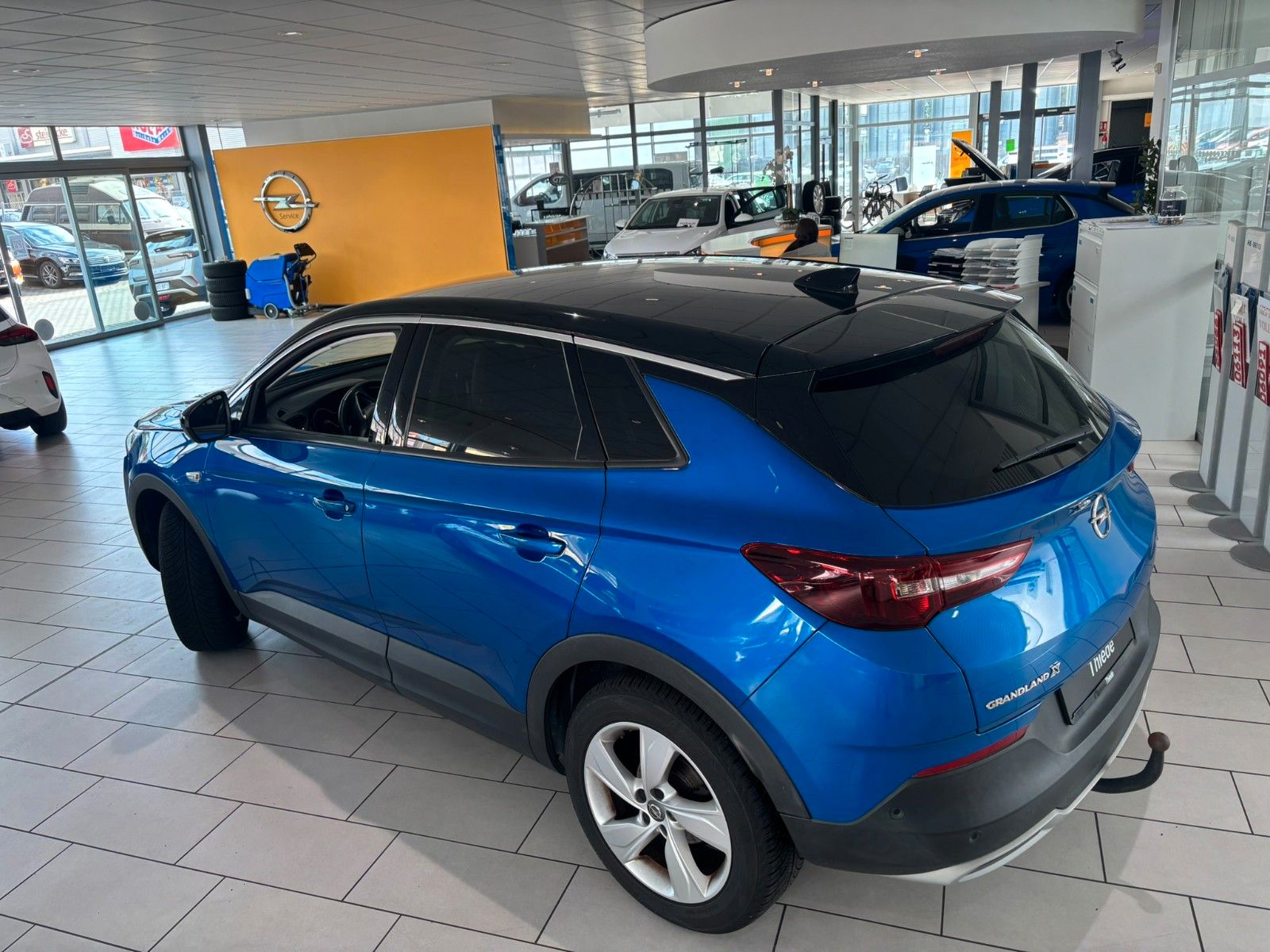 Fahrzeugabbildung Opel Grandland (X) 1.2 INNOV. AHK/NAVI/SHZ/KAMERA/AFL