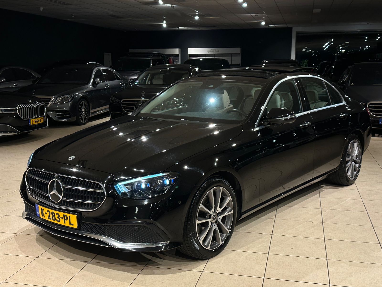 Mercedes-Benz E200d/PANO/MEMORY/BURM./AHK/MULTIBEAM/360/VOLL! imagem 2