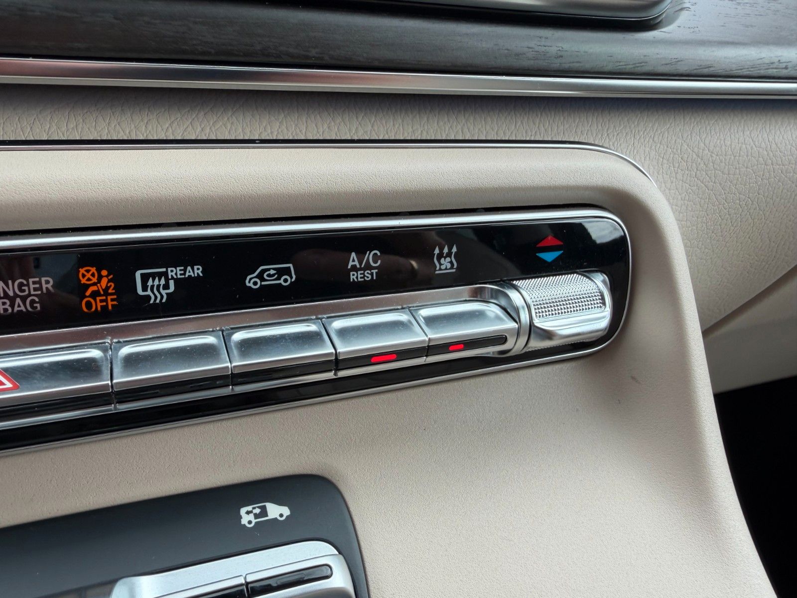 Fahrzeugabbildung Mercedes-Benz V 250 d AVA DISTRONIC AHK 2,5to Stdheiz Panorama