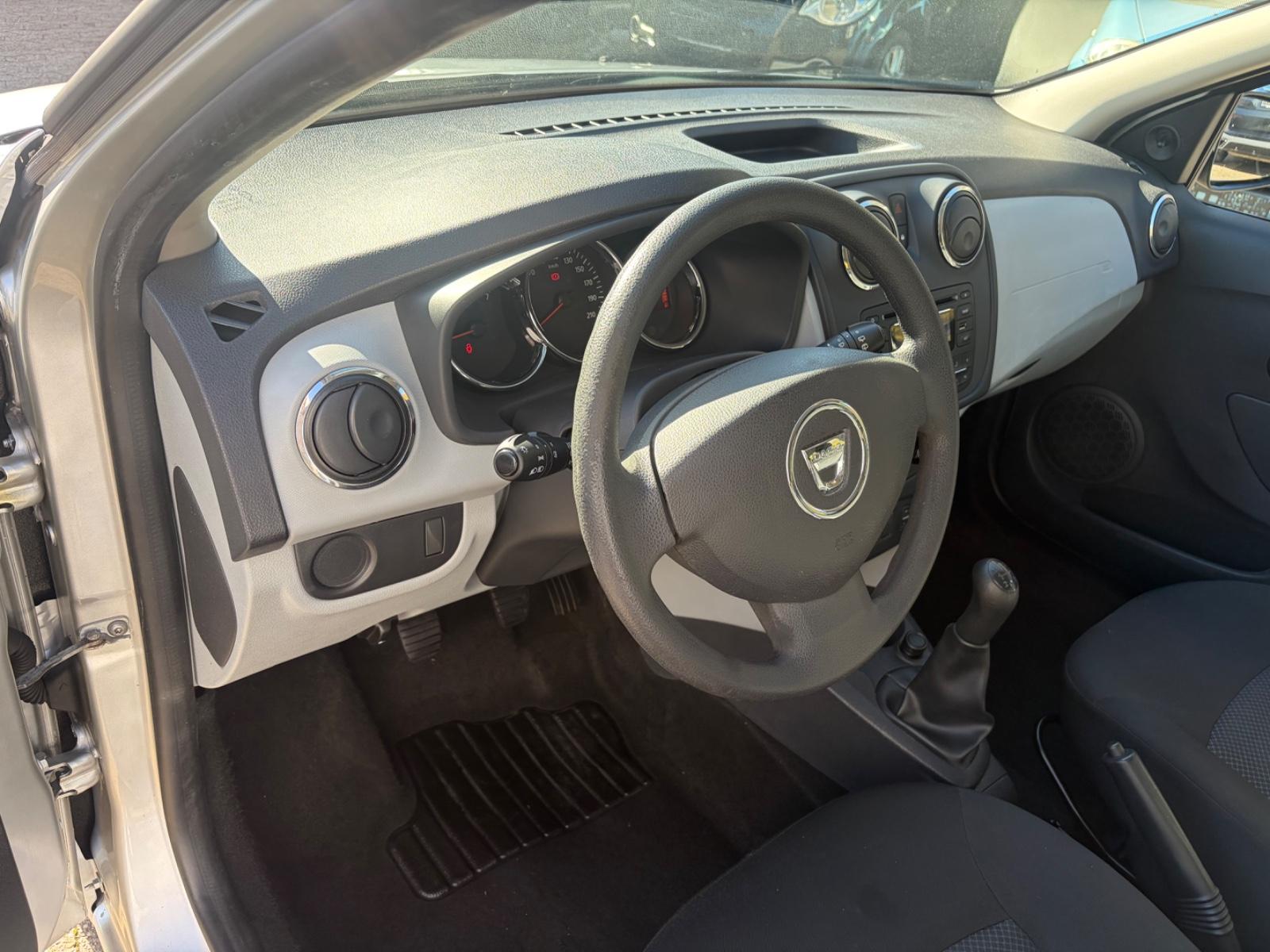 Dacia Logan 2014 — photo 10