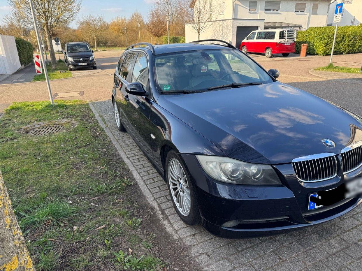 BMW 325 2006 — rear view