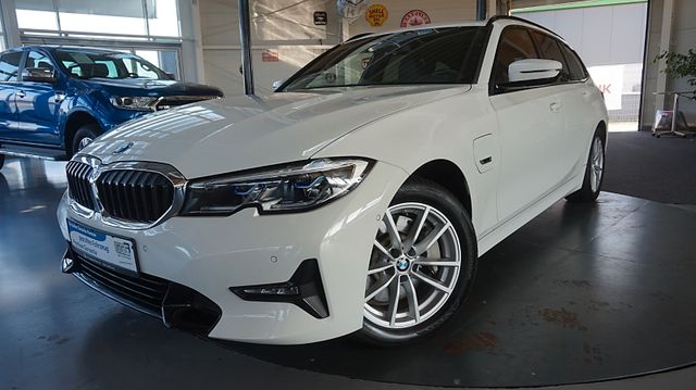 BMW 330e Touring Panno*Leder*Alu*H/D*Laser*