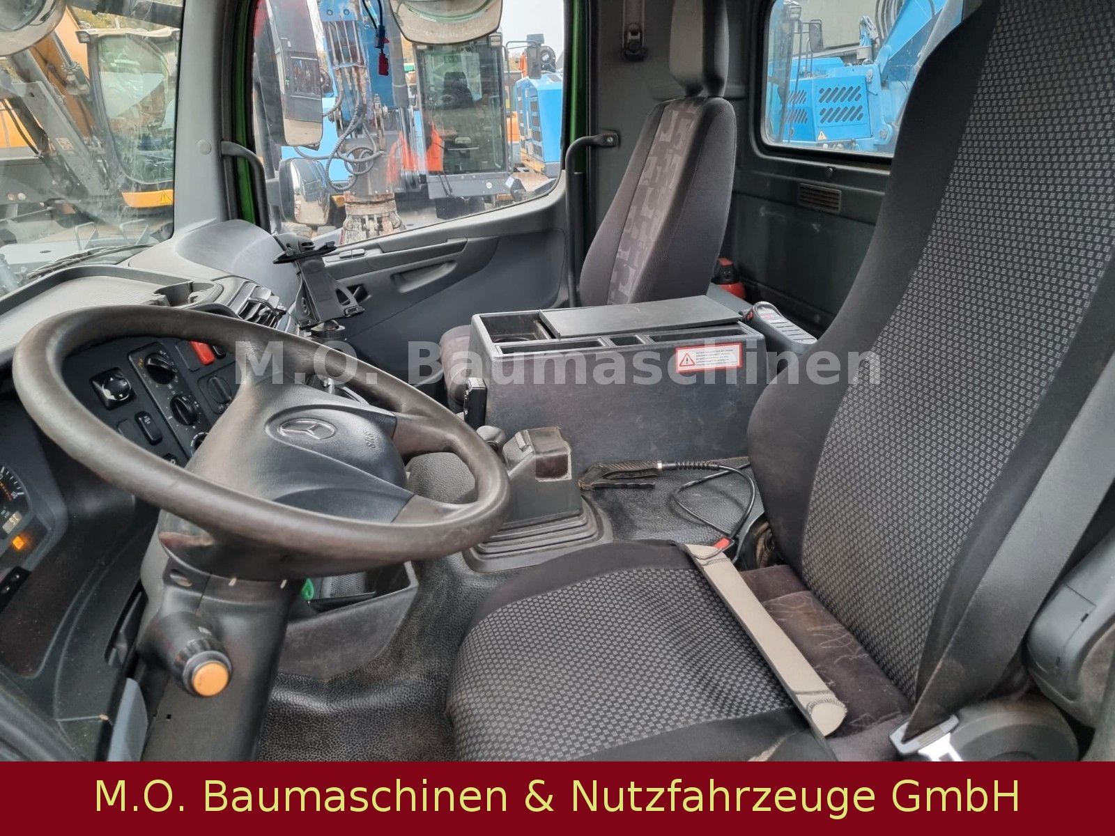 Fahrzeugabbildung Mercedes-Benz Axor 1833 /AC/Hiab XR 14S46 / 4x2 / Euro 5 /