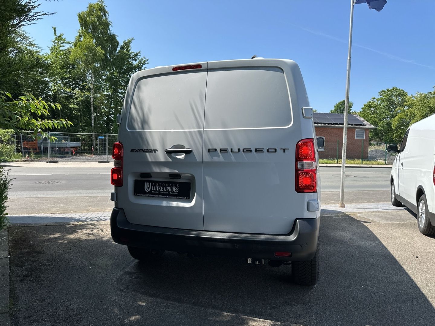 Fahrzeugabbildung Peugeot Expert KW Standard (L2) 2.0 BlueHDi 145 AHK-abn.
