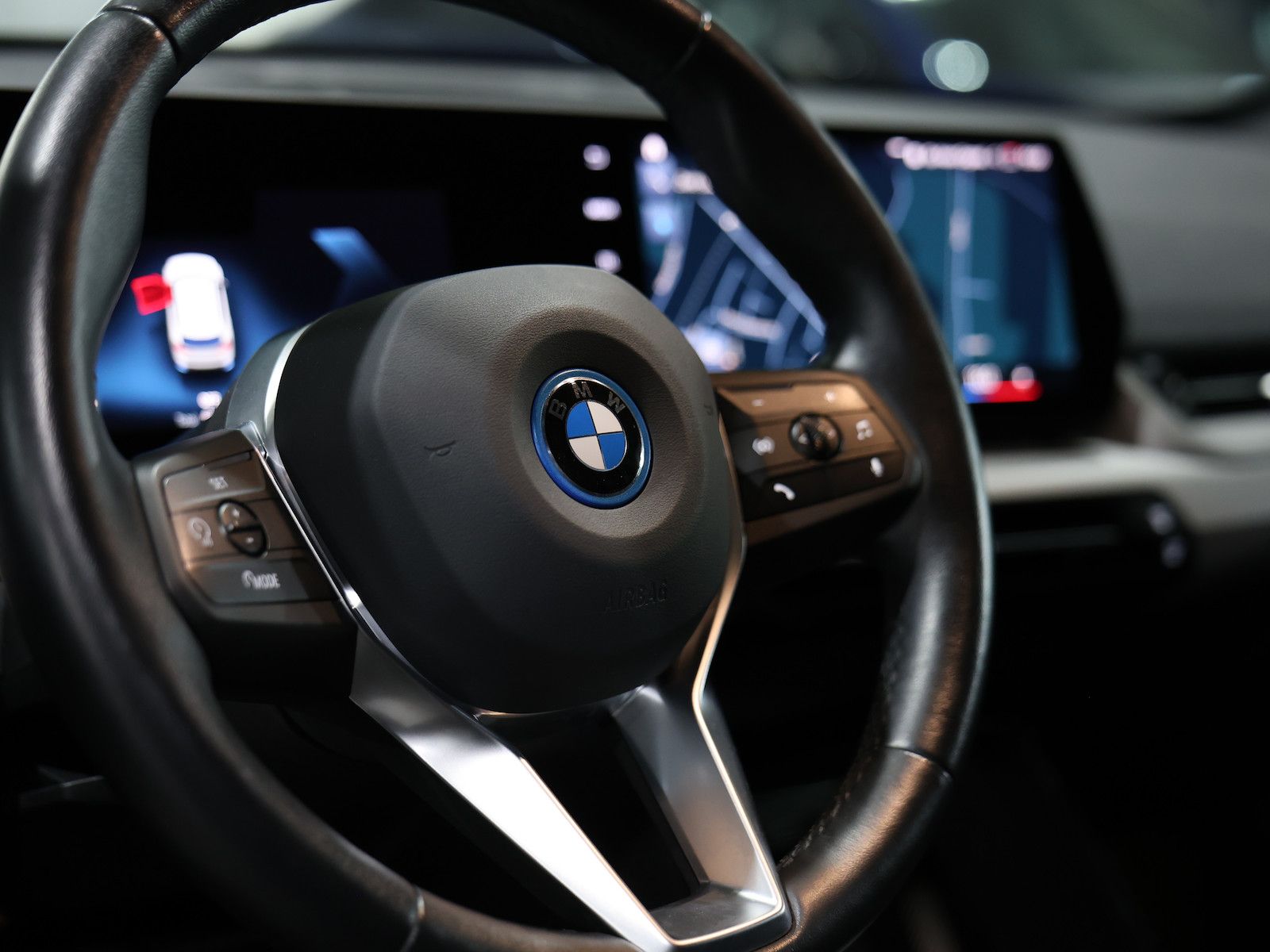 BMW iX1 30 xDrive 95,7% PREMIUM / HARMAN/KARDON, LED foto 16