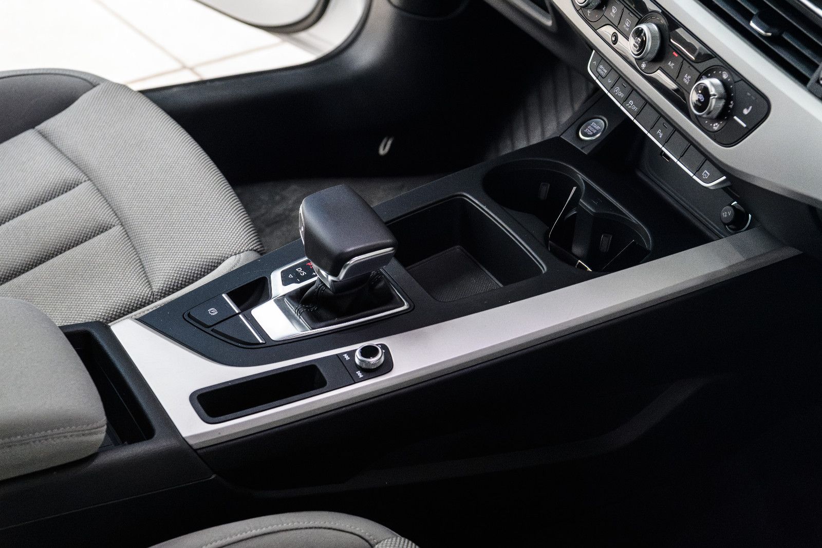 Fahrzeugabbildung Audi A4 Avant 40 TDI quattro advanced +AHK+Matrix LED