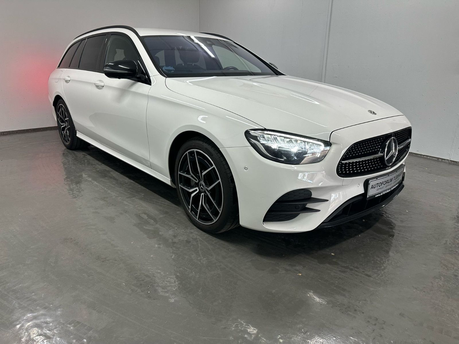 Fahrzeugabbildung Mercedes-Benz E 300 d 4MATIC T Autom. AMG-LINE*NIGHT*360*HUD*
