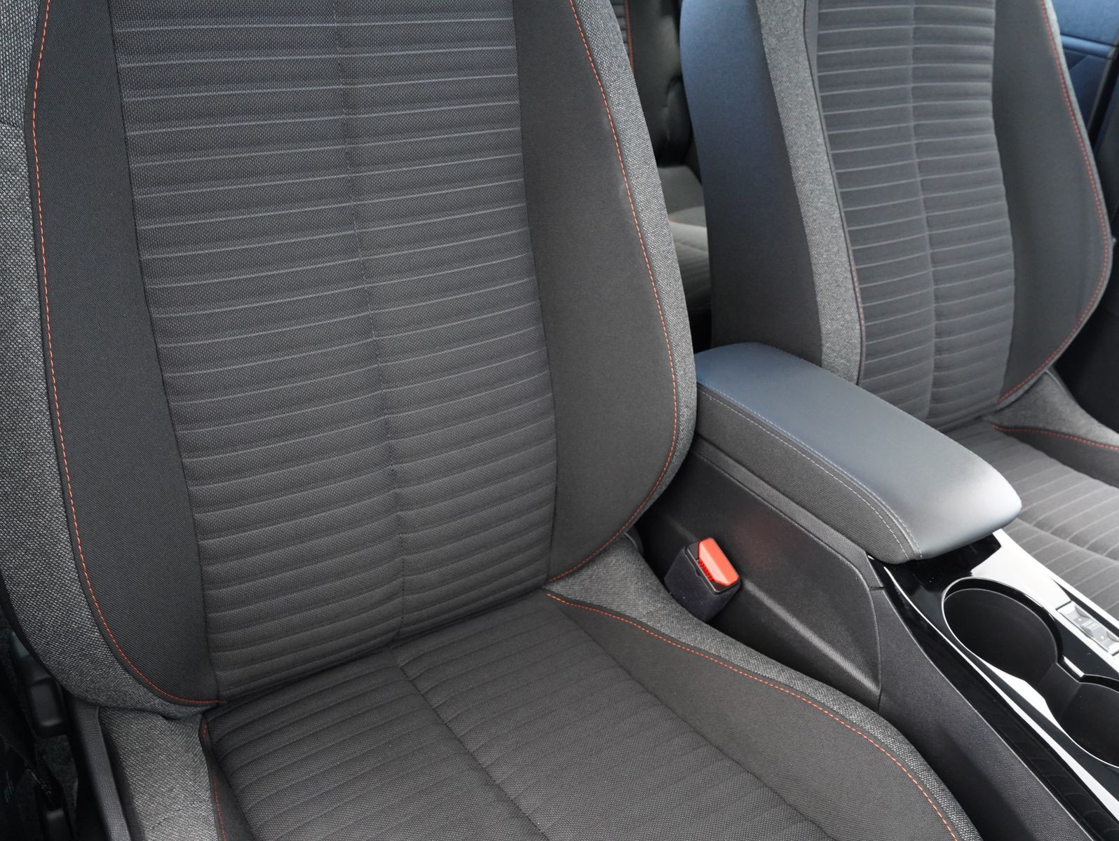 Fahrzeugabbildung Peugeot 208 e- Active Pack PDC/LED/11KW/SOH/LM16"