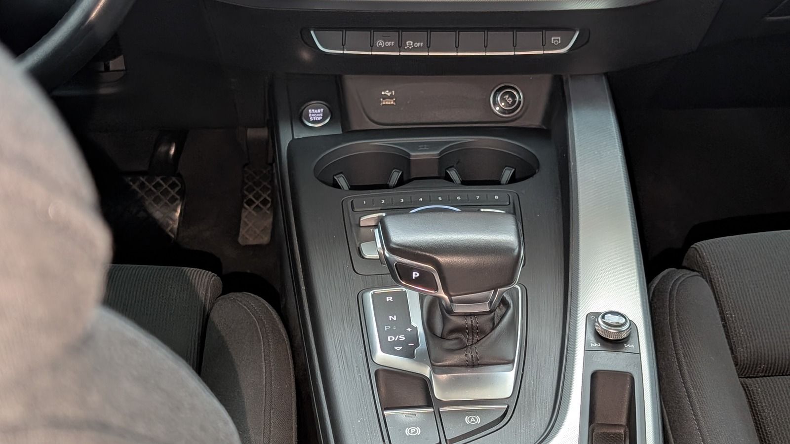 Fahrzeugabbildung Audi A4 Avant 35 TDI sport S-tronic LED * Navi