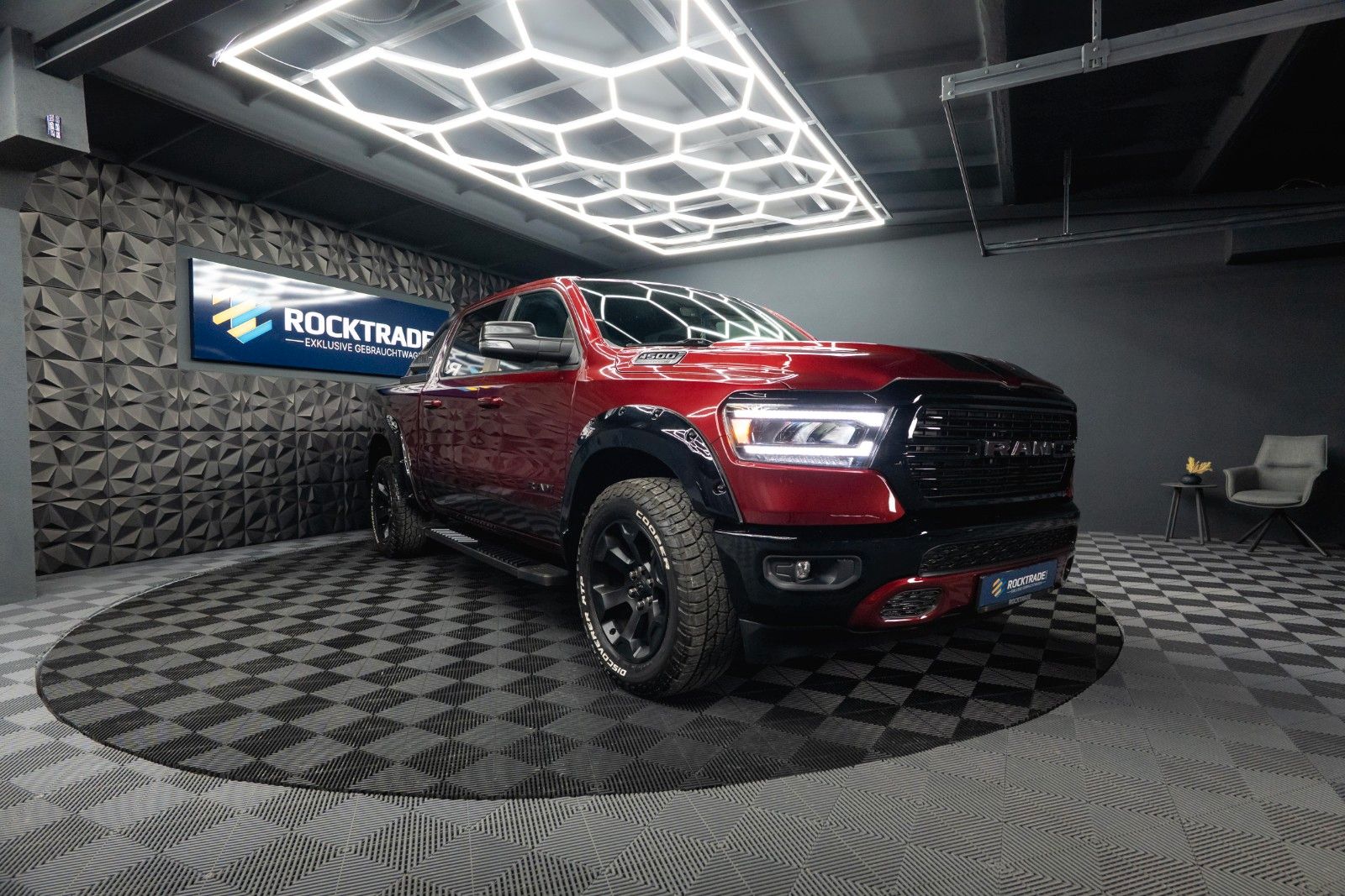 Fahrzeugabbildung Dodge RAM 5.7 V8 HEMI 4x4 OFFROAD Night-Paket *LED*