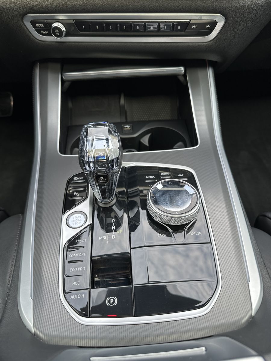 Fahrzeugabbildung BMW X5 xDrive40d M-Sport NAV+LASER+AHK+PANO+HEAD-UP