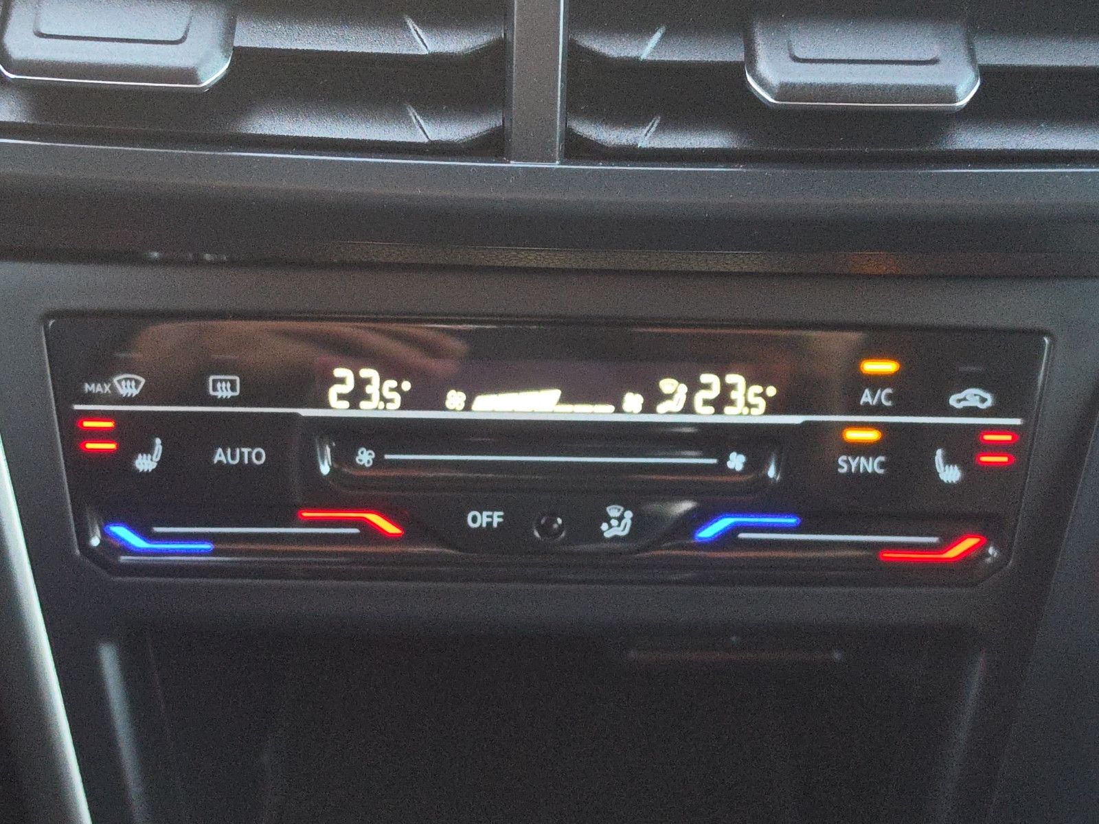 Fahrzeugabbildung Volkswagen Taigo Move AUS 1.HAND APP TEMPOMAT SHZ PDC