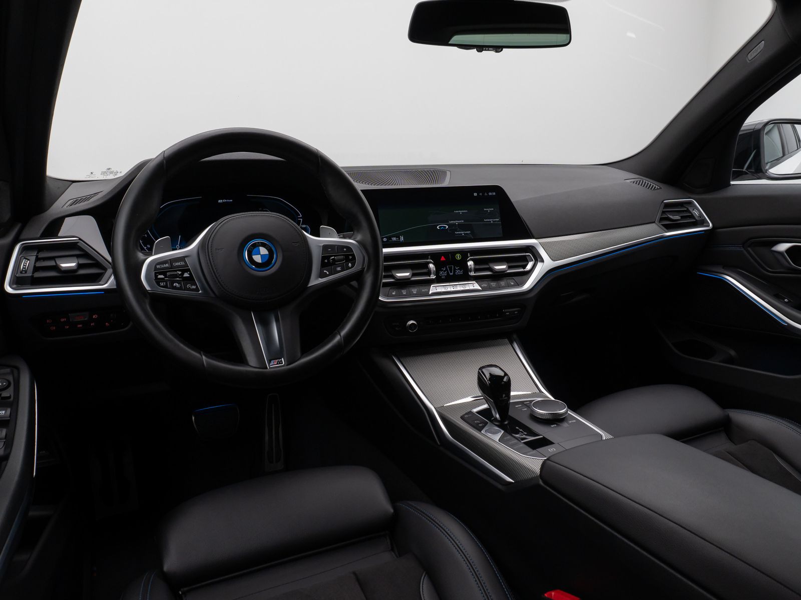Fahrzeugabbildung BMW 330e M Sport Kamera Laser HUD HiFi AHK Stop&Go