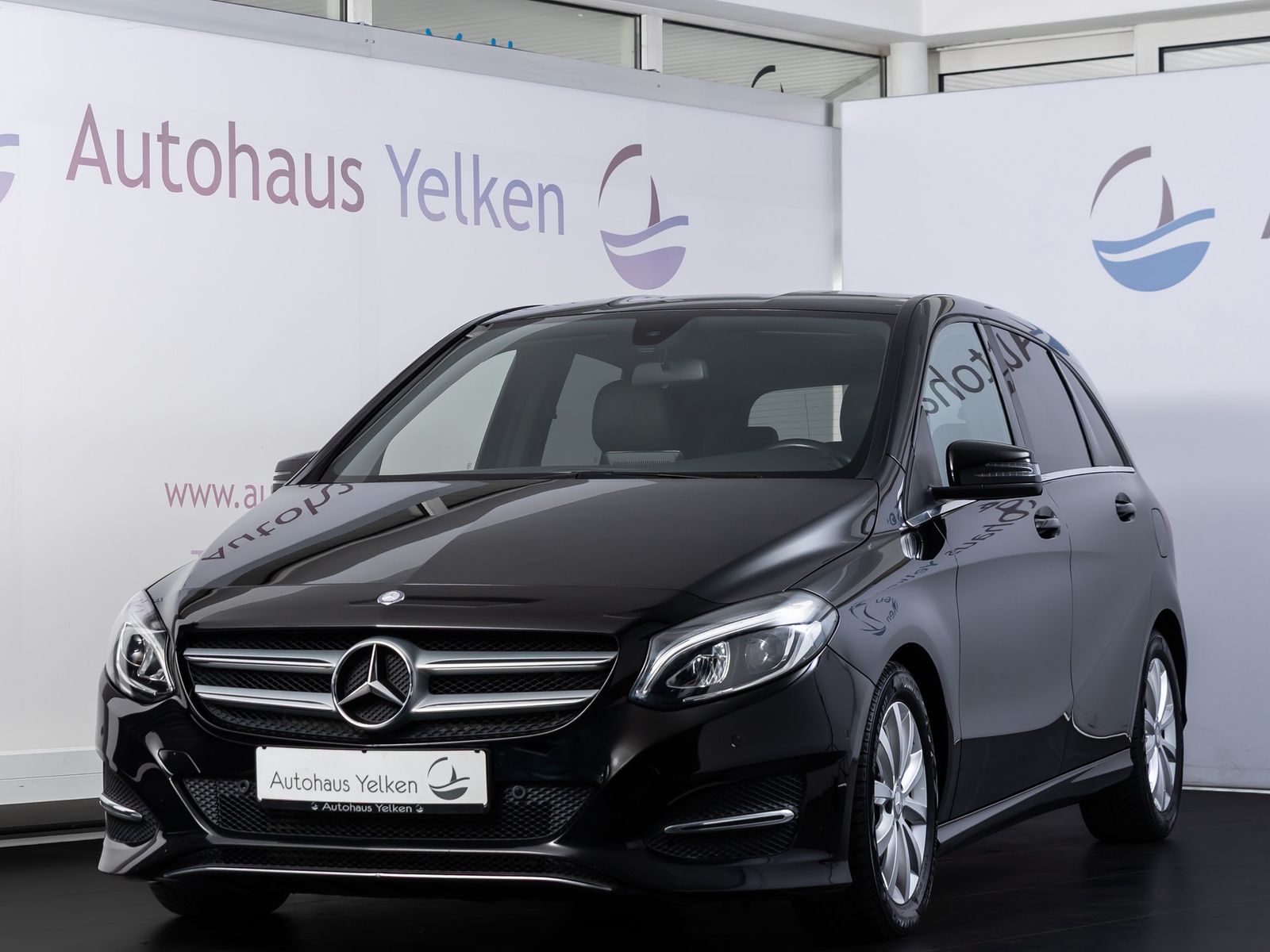 MERCEDES-BENZ B 220