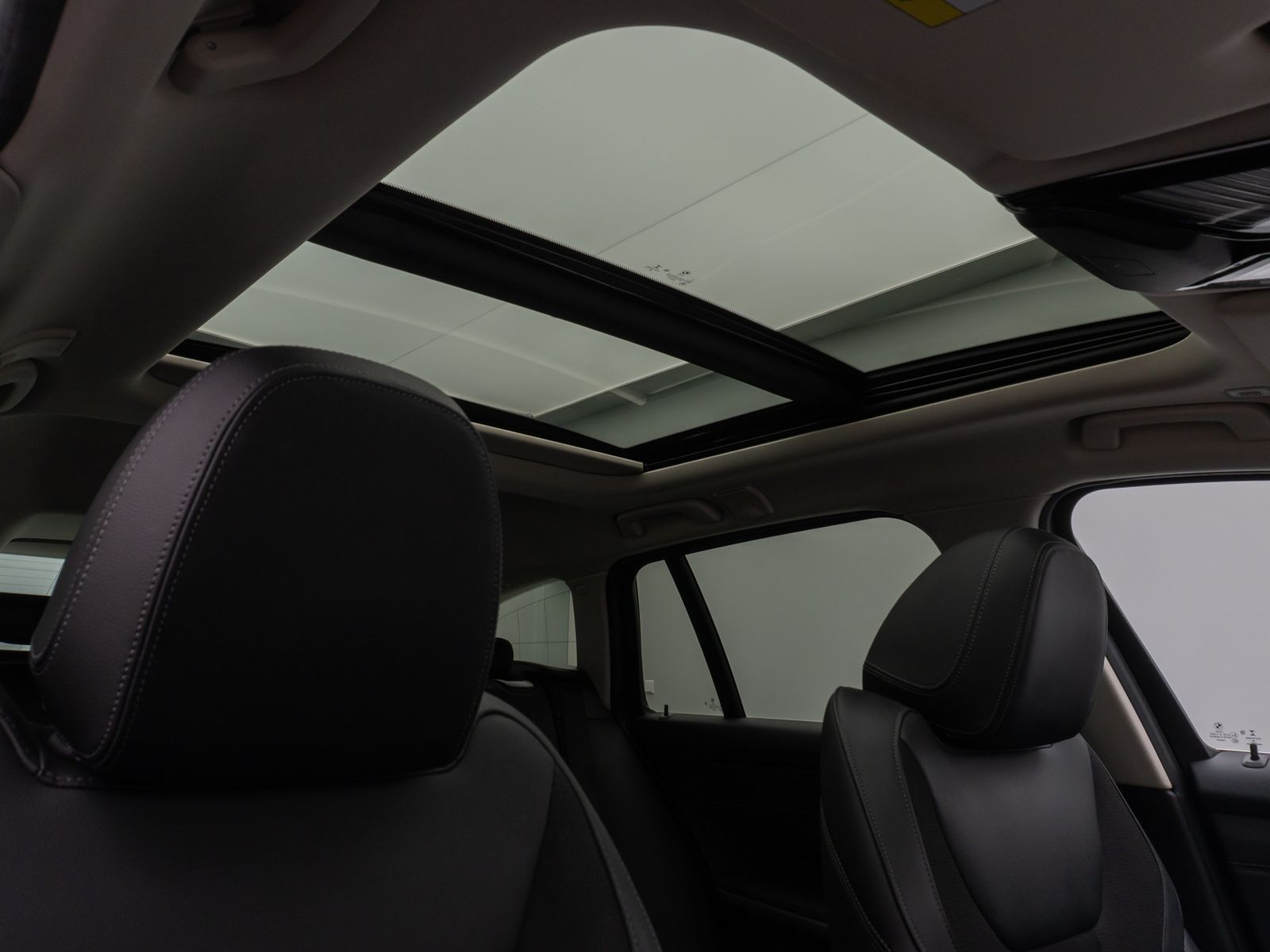 Fahrzeugabbildung BMW 320d SportLine Panorama DAB HiFi Stop&Go Komfort