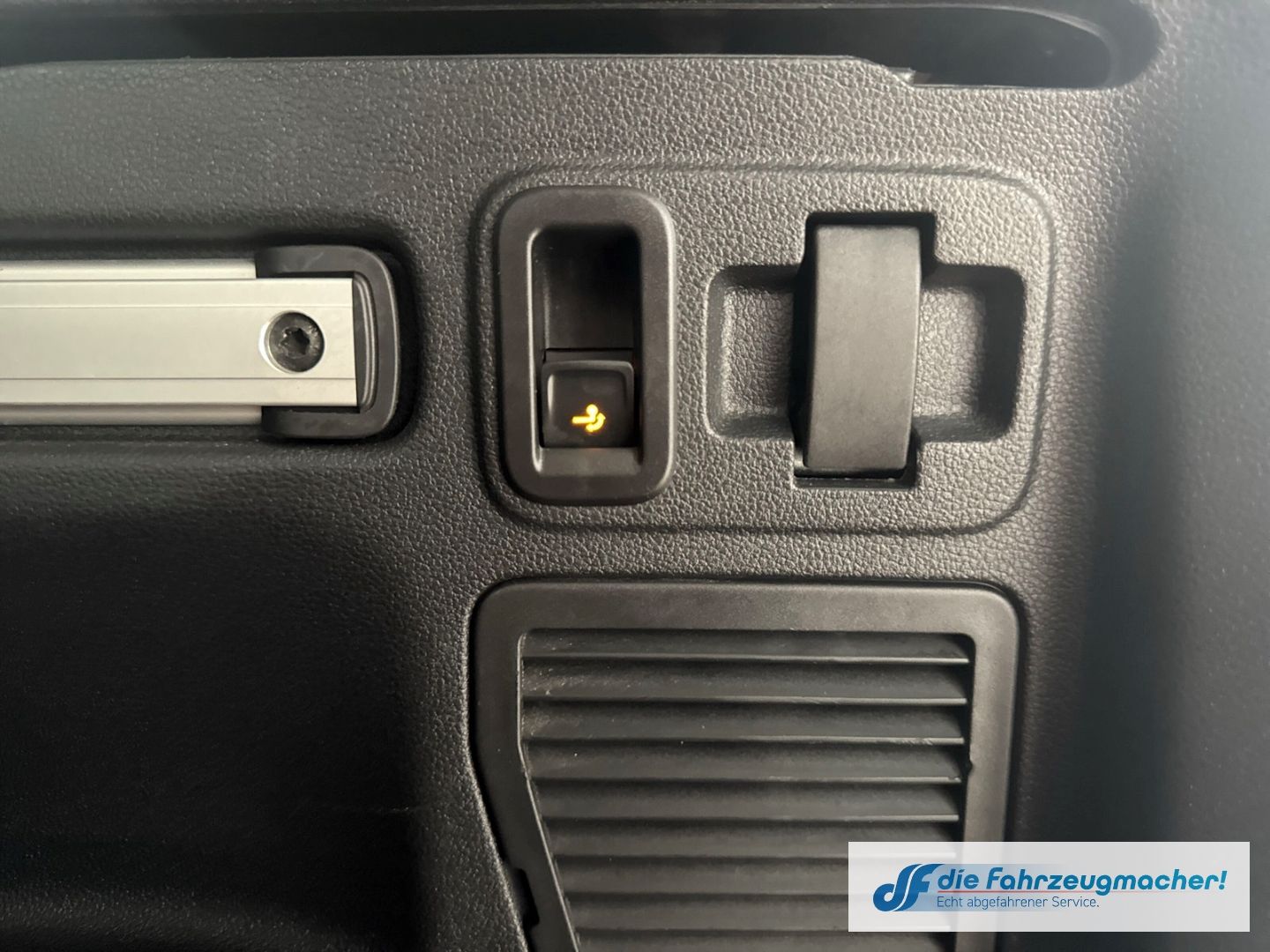 Fahrzeugabbildung Volkswagen Touran Comfortline 7.Si. AHK-klap.150PS Navi Dig