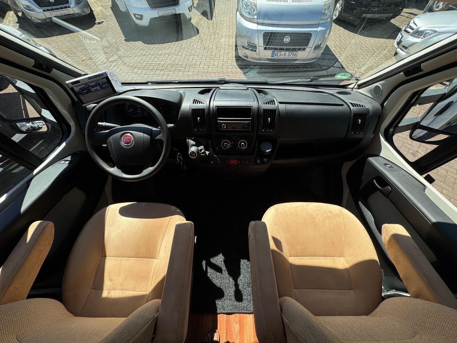 Fahrzeugabbildung HYMER / ERIBA / HYMERCAR T 614 CL 2X2 EXCLUSIVE LINE DUCATO MAXI SOLAR 1H