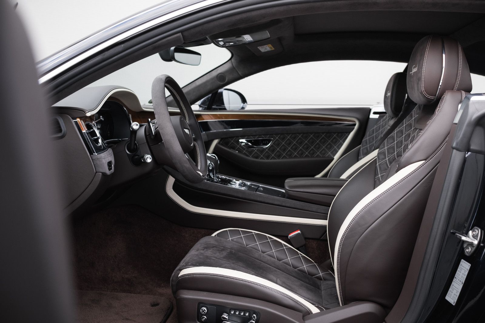 Fahrzeugabbildung Bentley Continental GT 6.0 W12 Speed - B&O - Pano