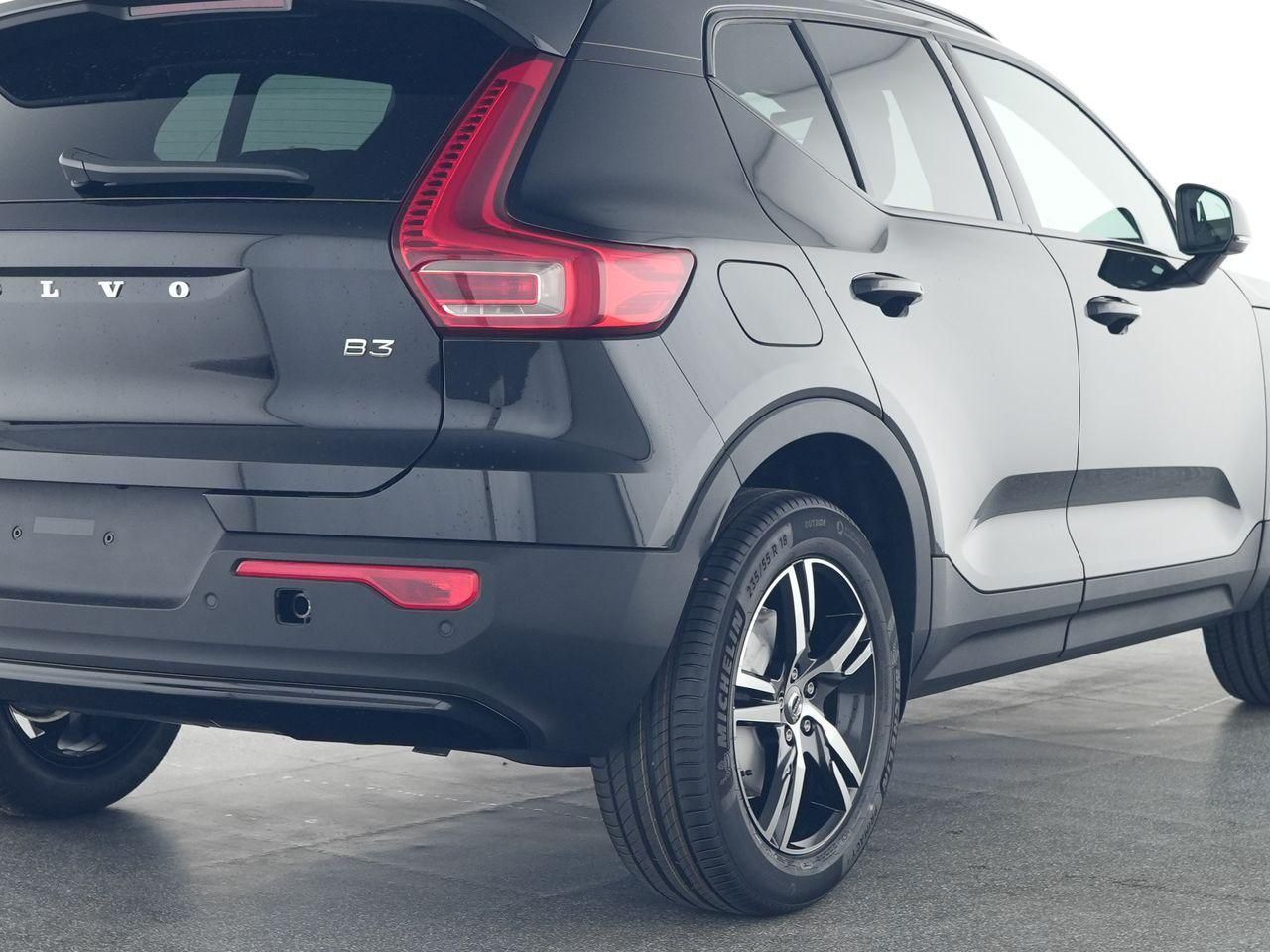 Fahrzeugabbildung Volvo XC40 Plus Dark 2WD