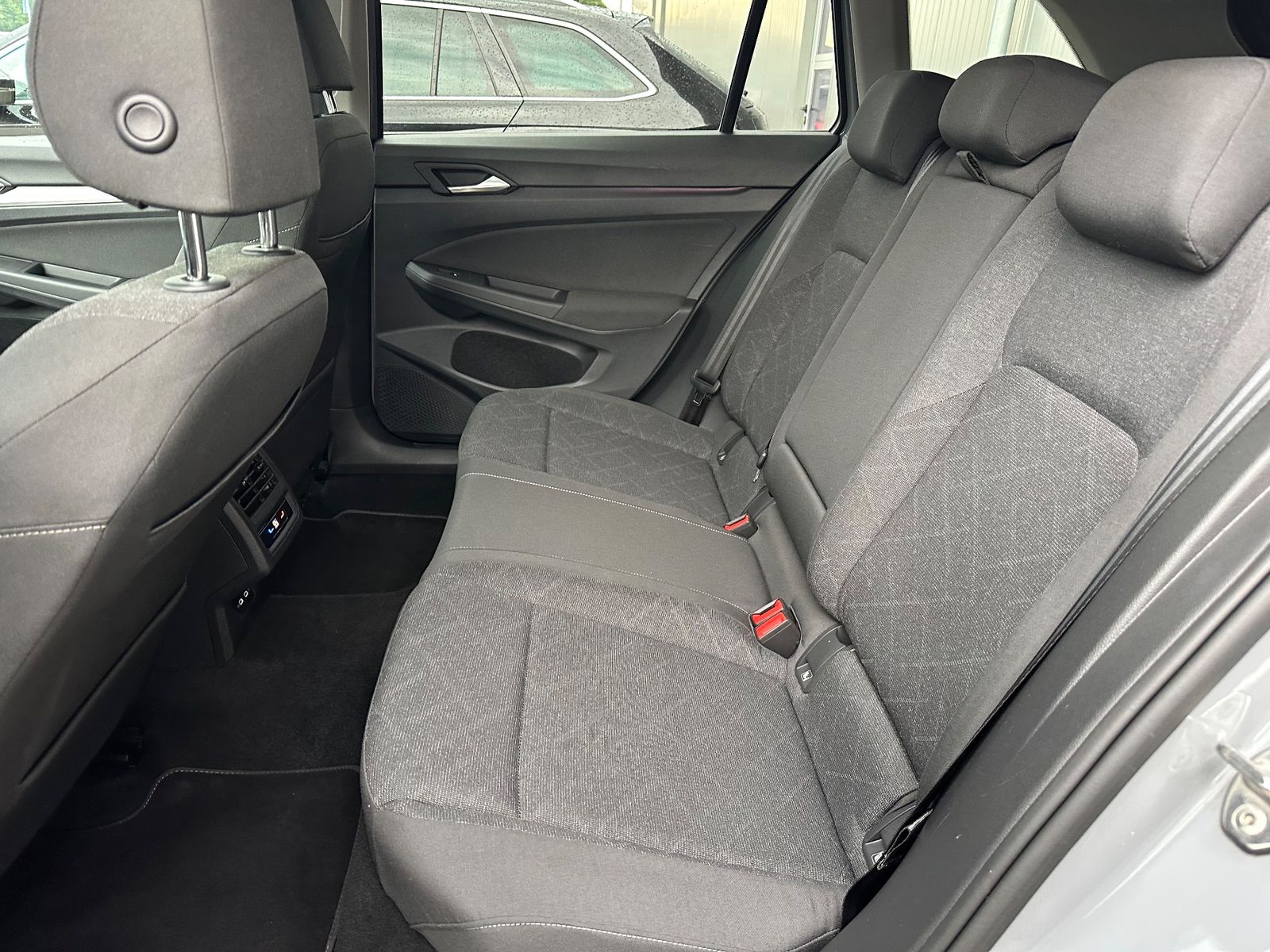 Fahrzeugabbildung Volkswagen Golf Variant 2.0 TDI DSG Life NAV+LED+AHK+ACC+VC