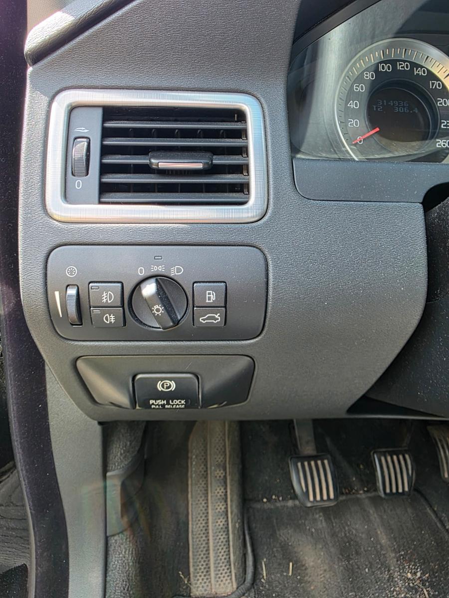 Volvo V70 2011 — photo 15