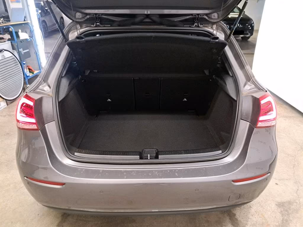 Mercedes-Benz A 180d Advanced Aut LED SHZ Navi Kamera T-Leder