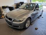 BMW 318i Automatik Pano Xenon Navi Komf HiFi - BMW 318 aus 2011: 318i